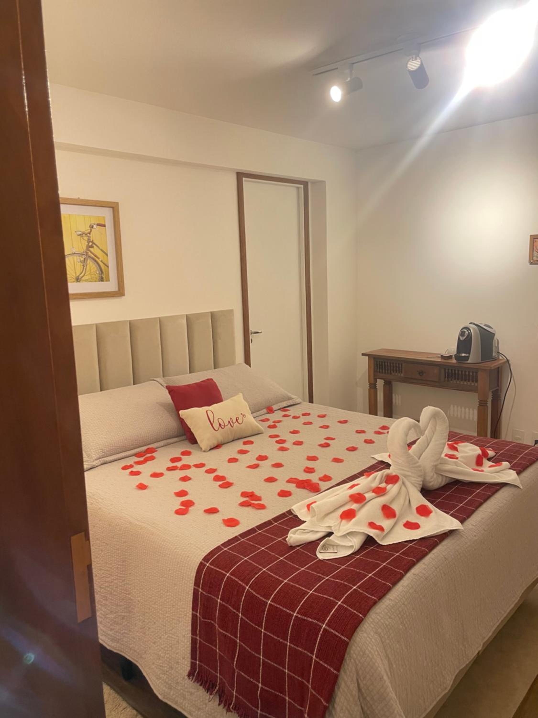 Budget Double Room - Photo 11