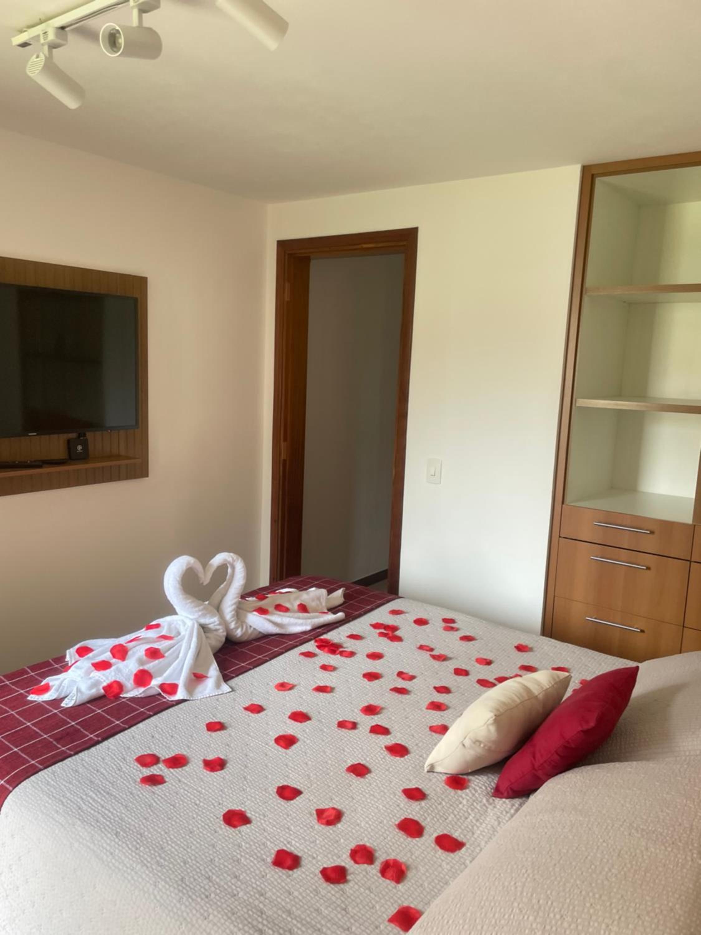 Budget Double Room - Photo 10