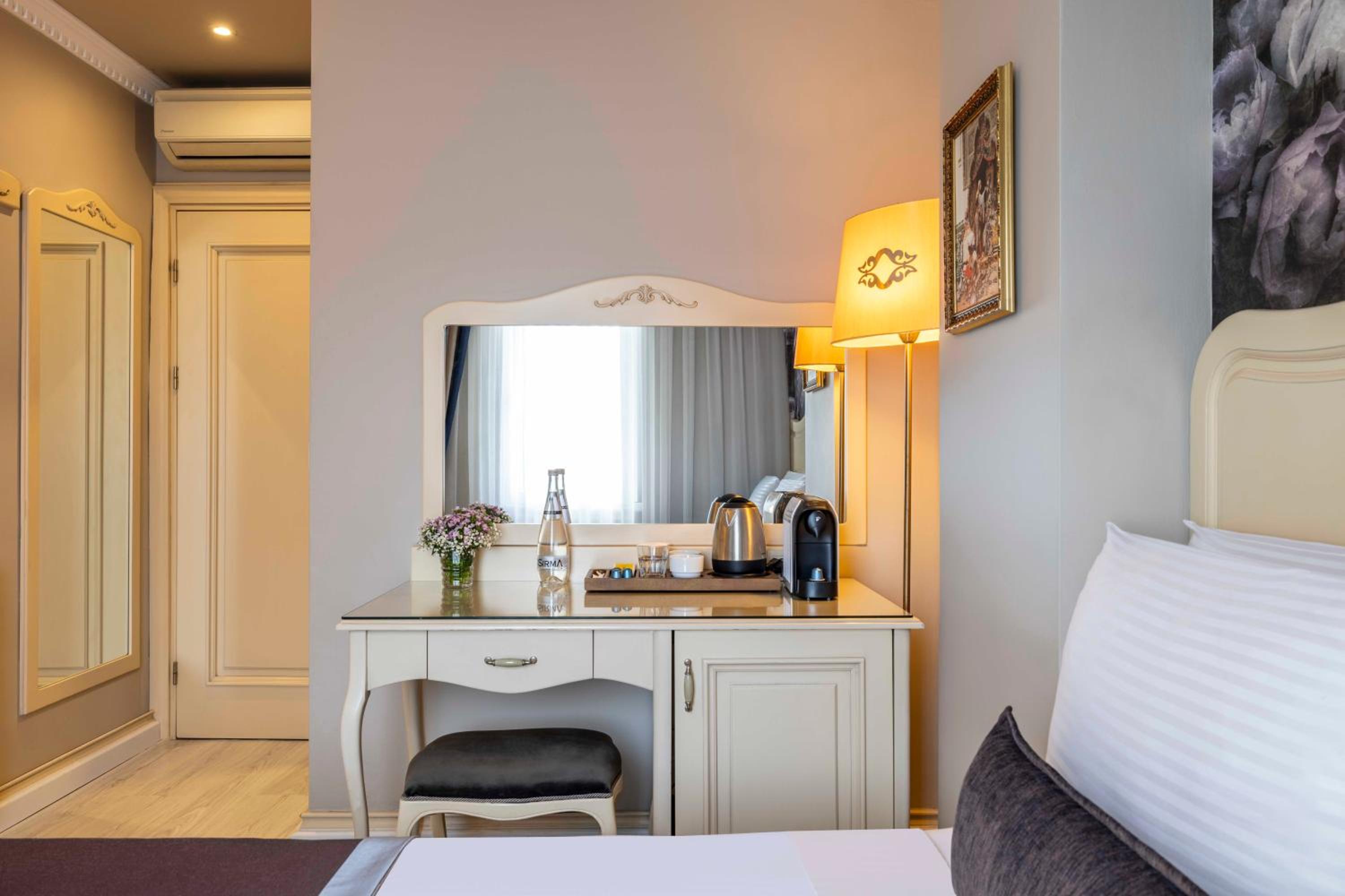 Standard Double or Twin Room photo 1