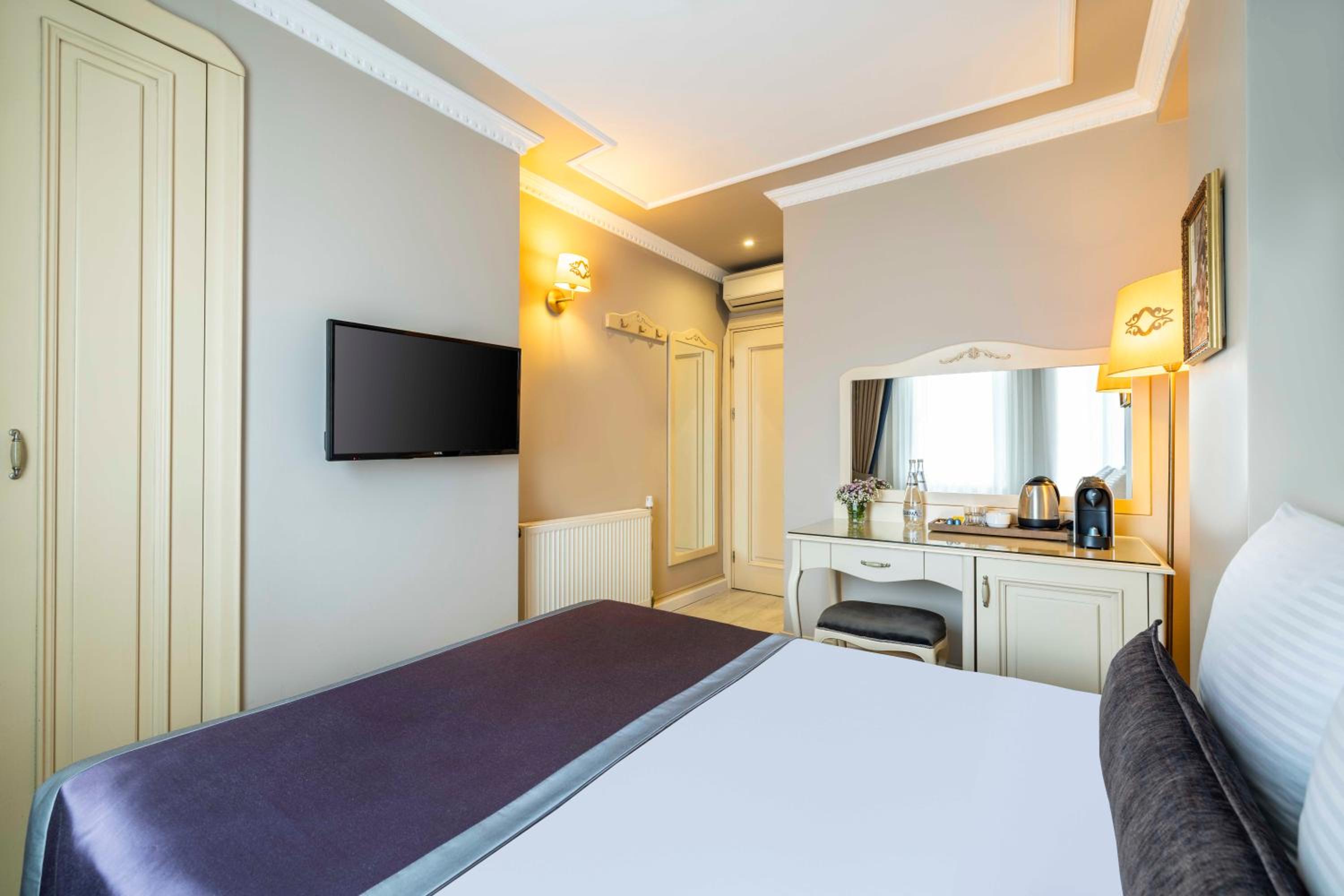 Standard Double or Twin Room photo 3