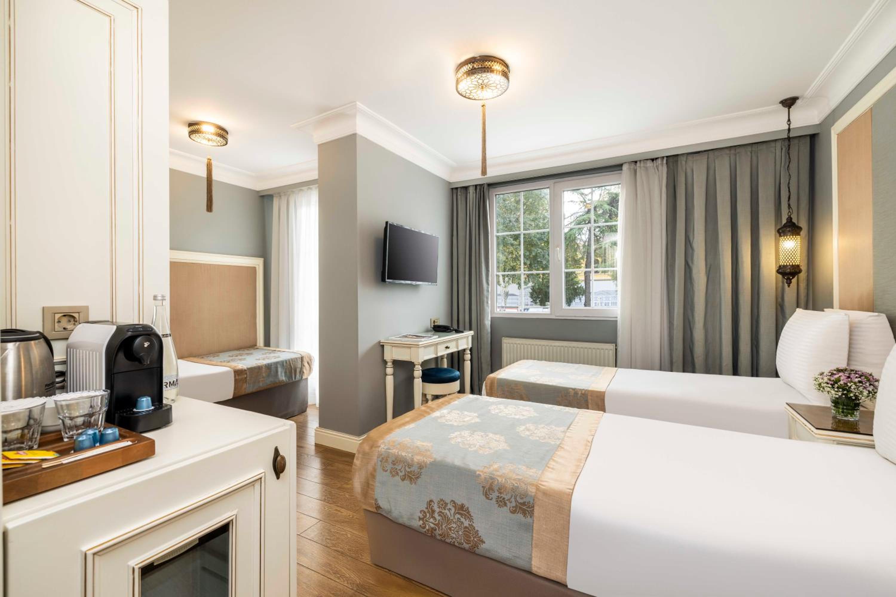 Superior Triple Room photo 2