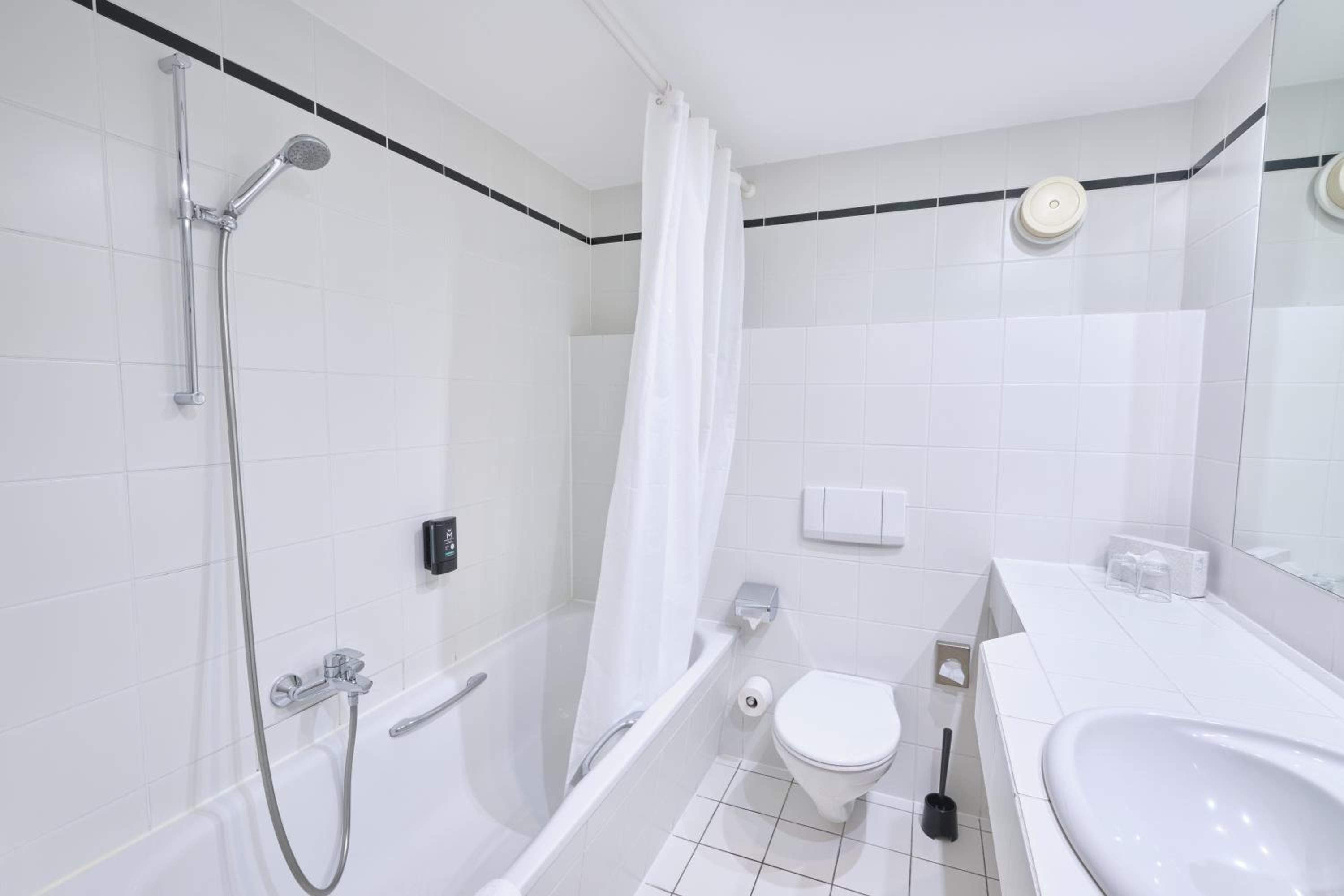 Standard Double Room - Photo 4