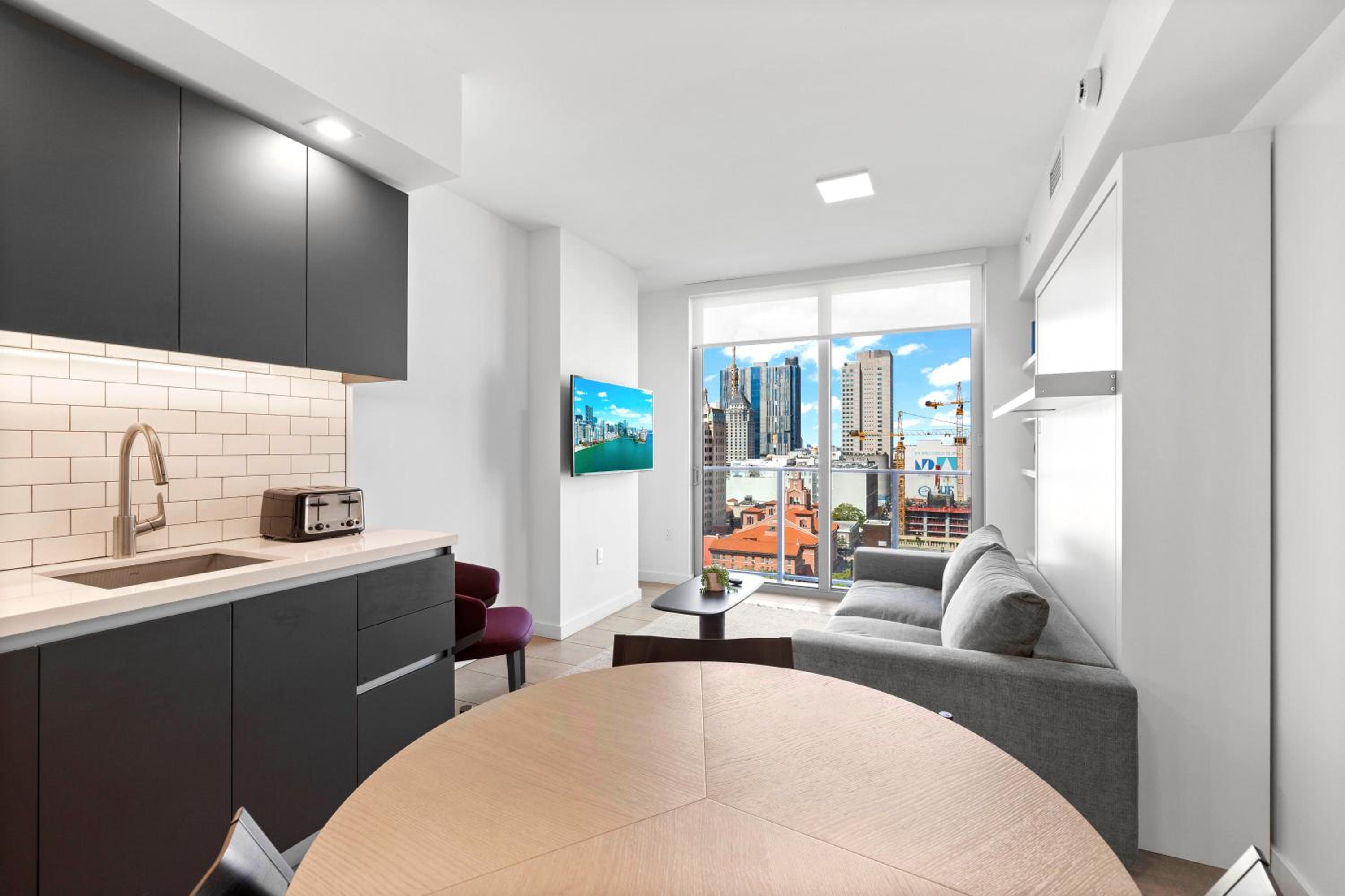 One-Bedroom Deluxe Apartment photo 3