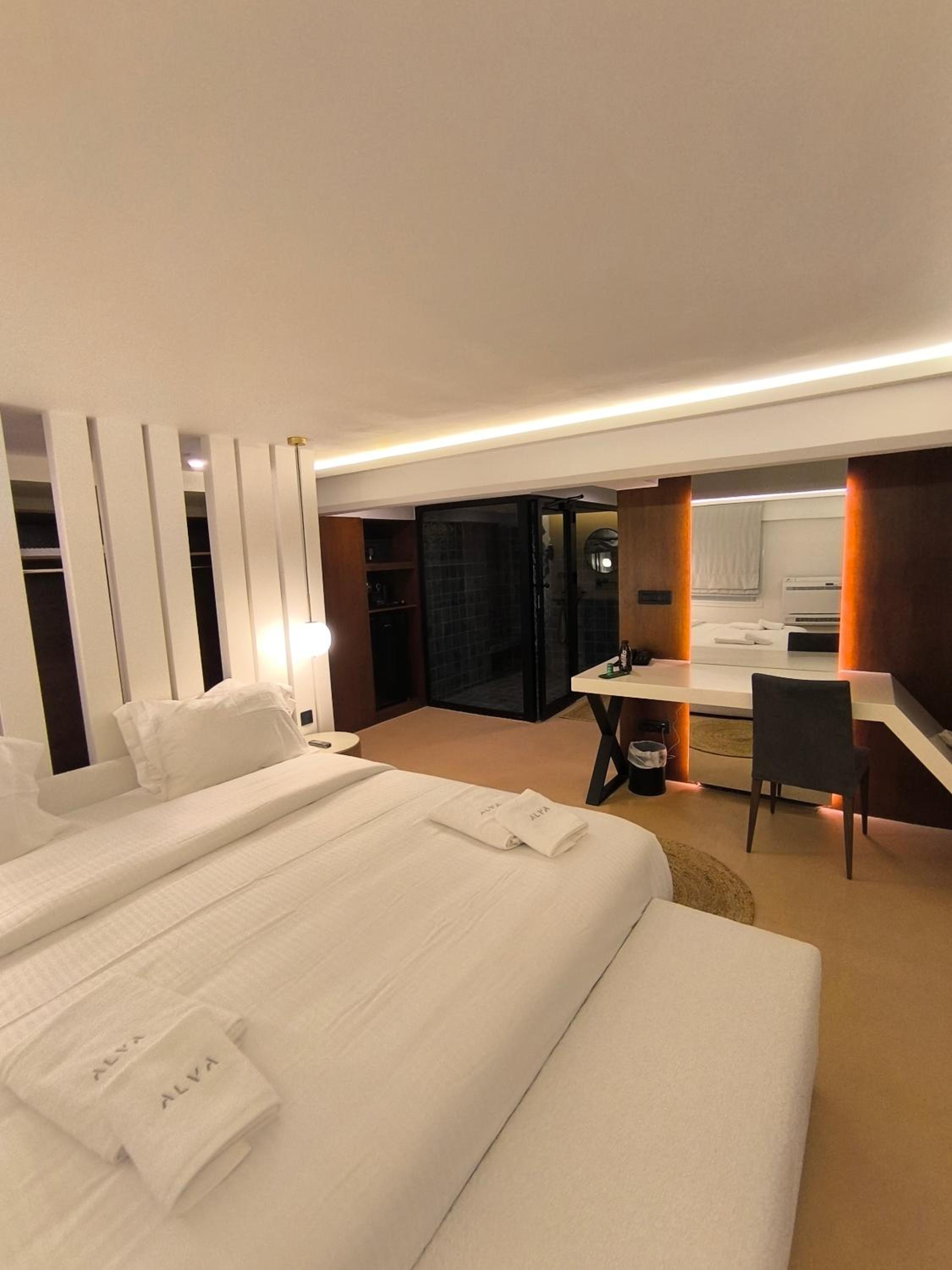 Luxury Suite with Hammam & Outdoor Hot Tub  photo 2
