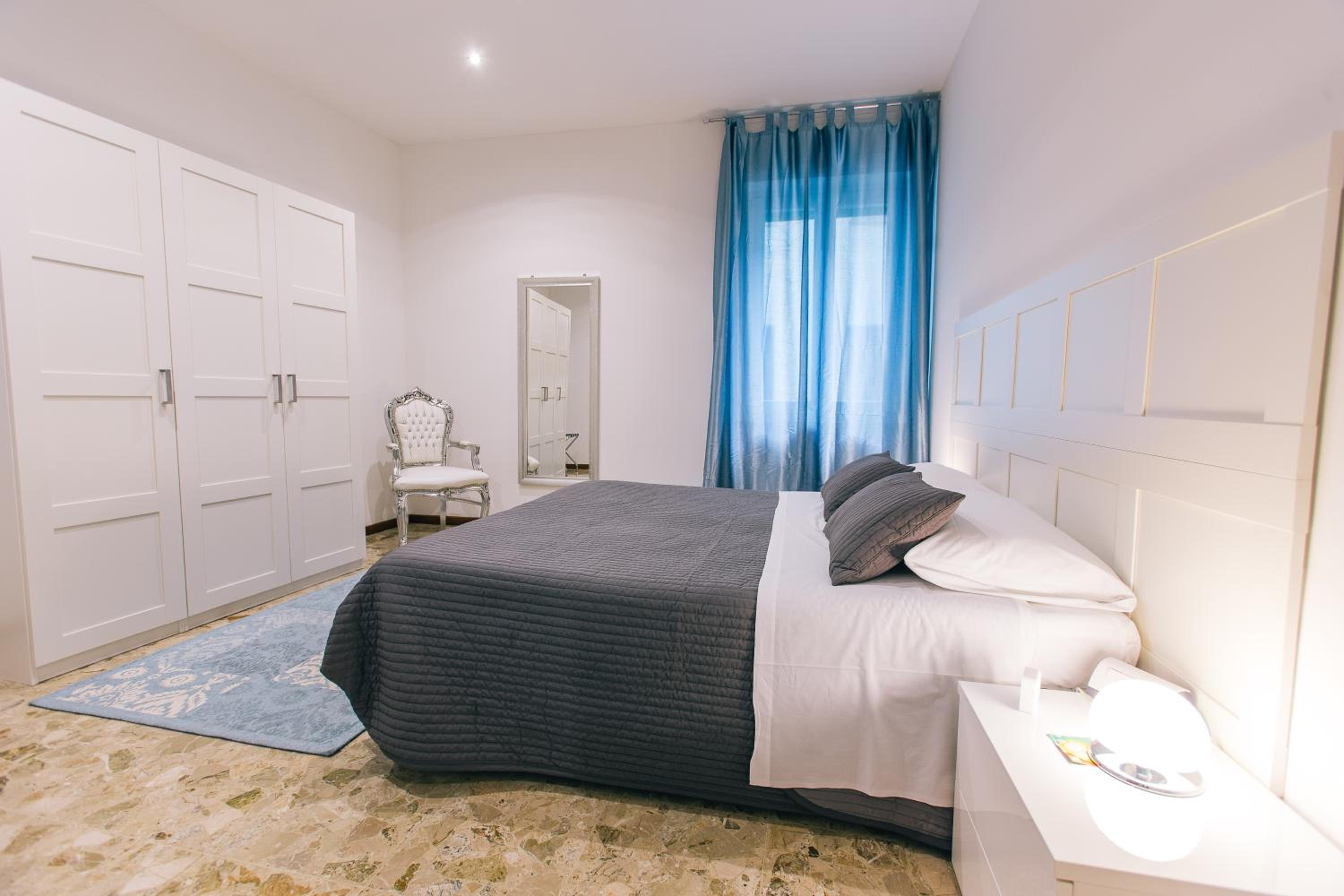 Superior One-Bedroom Apartment