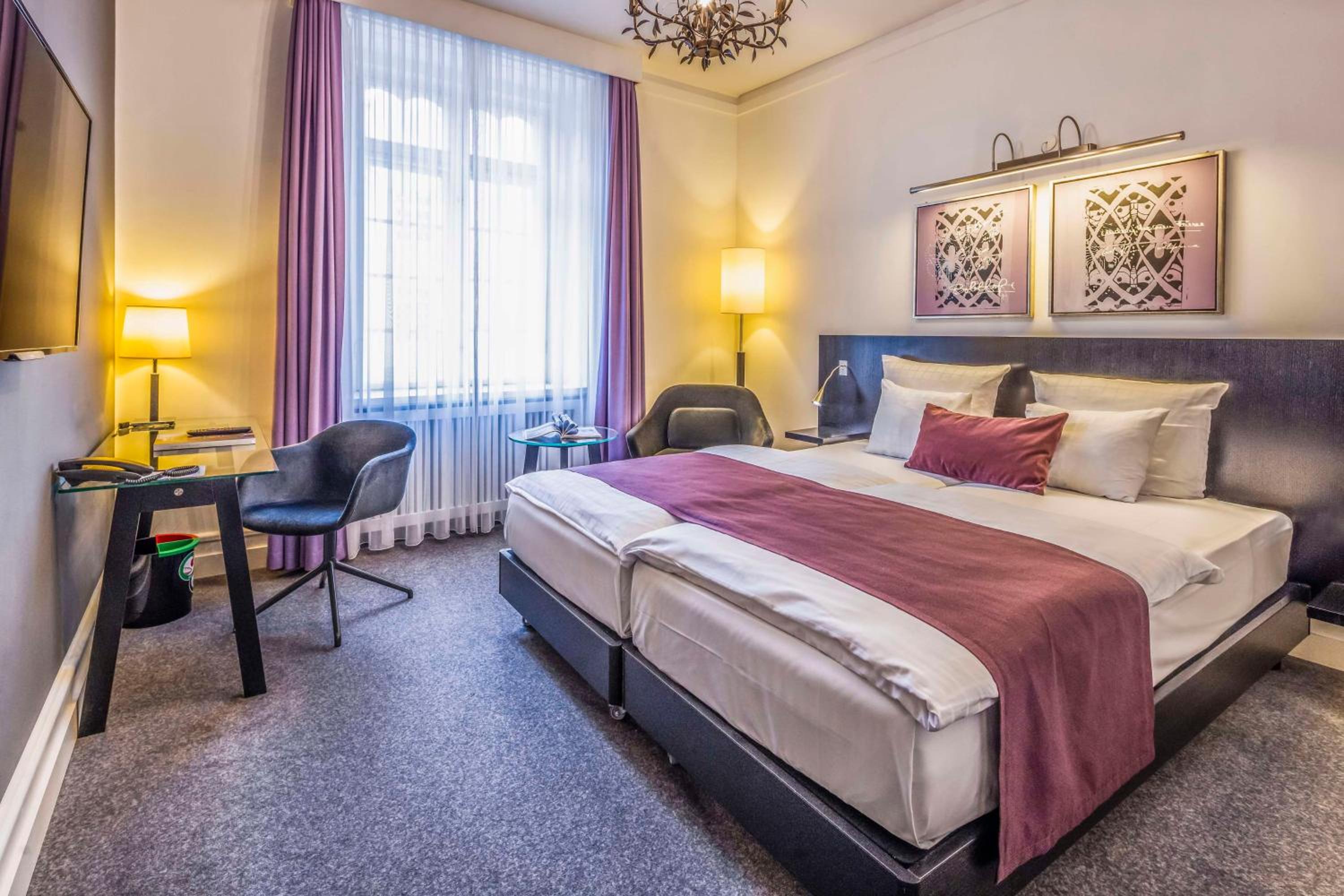 Standard Twin Room - Photo 1