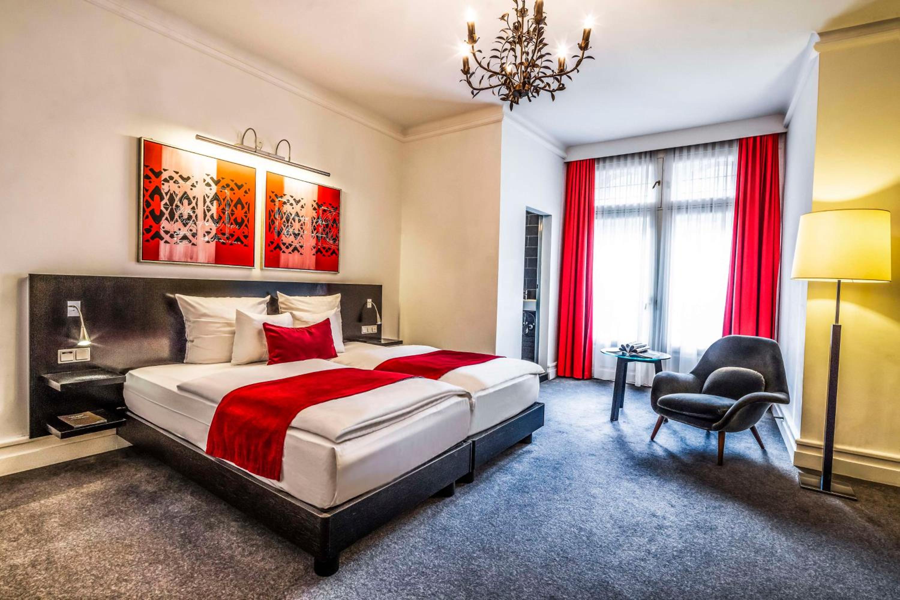 Superior Twin Room with City View - Photo 1