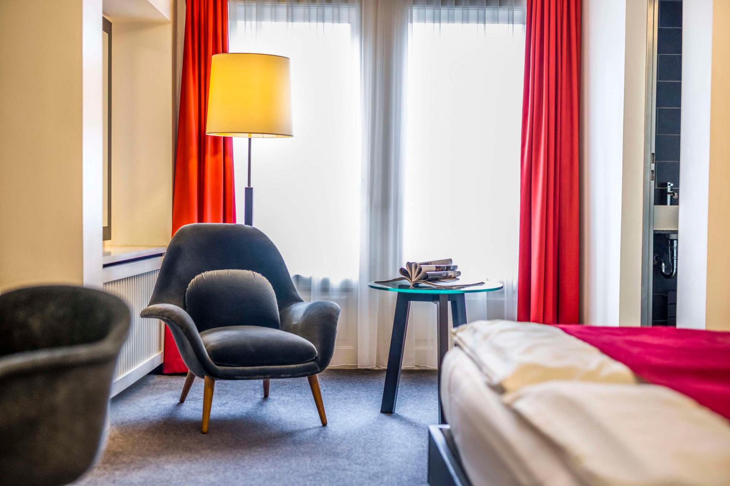 Superior Twin Room with City View - Photo 5