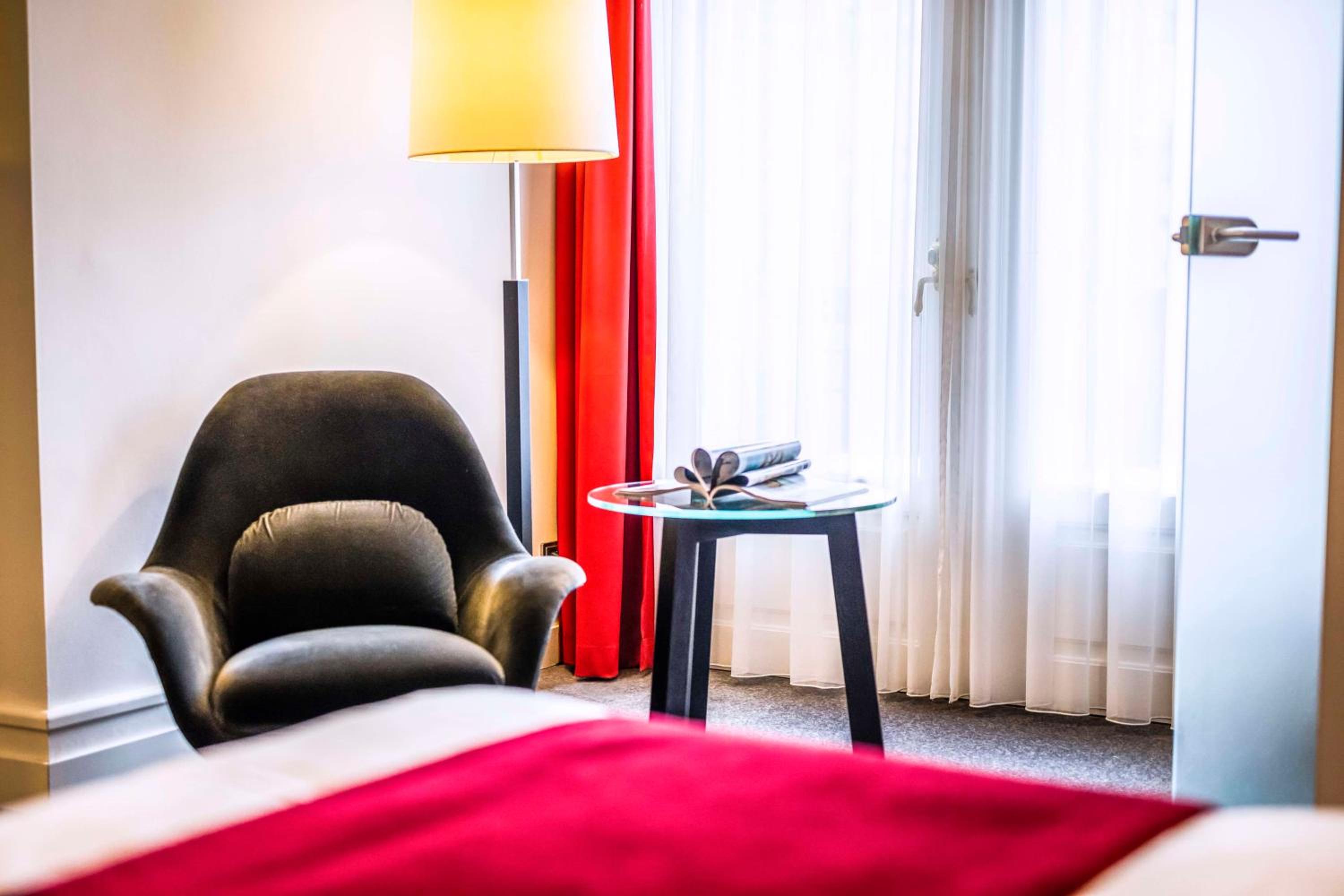 Superior Twin Room with City View - Photo 6