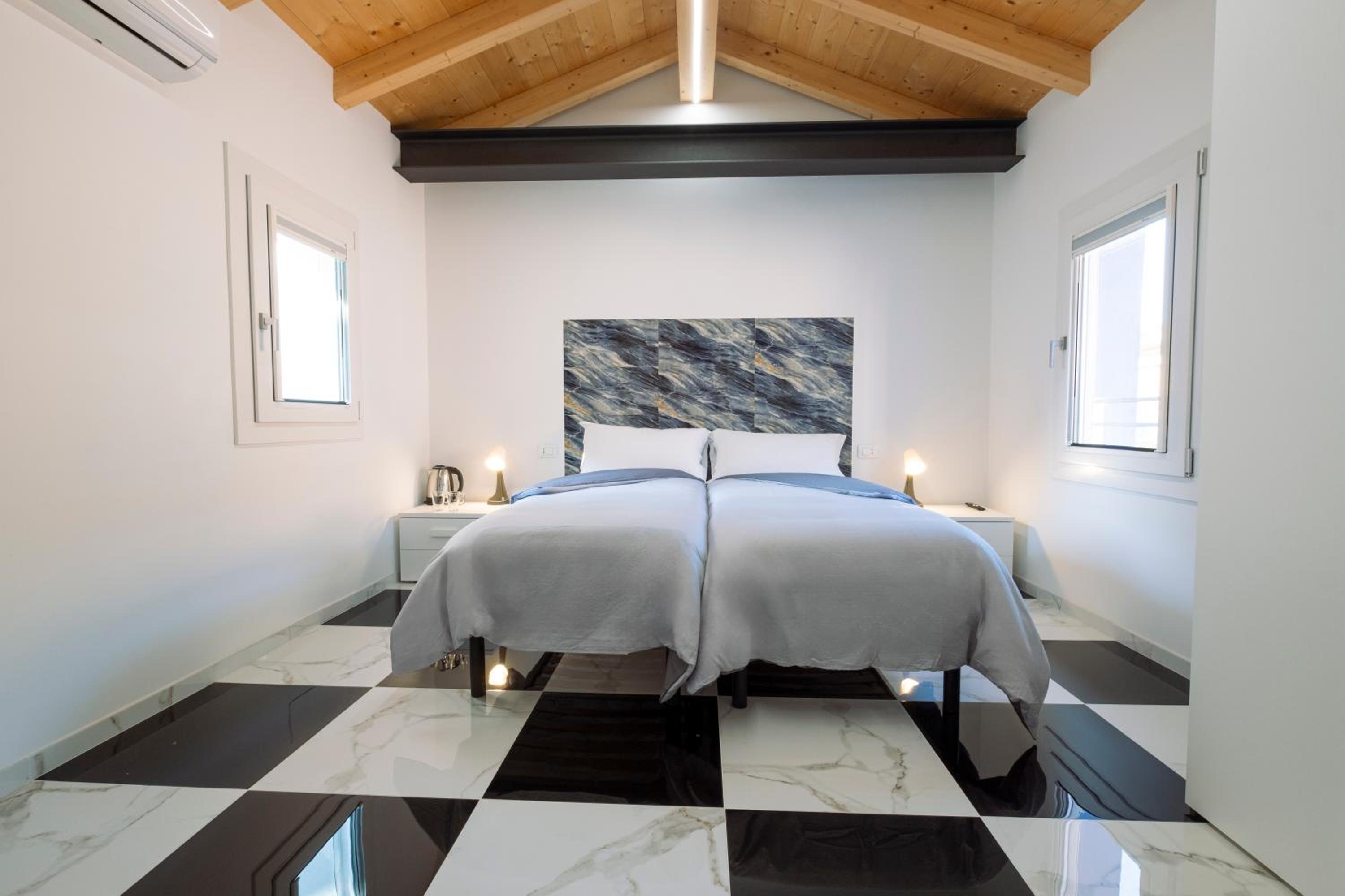 Large Double Room photo 1