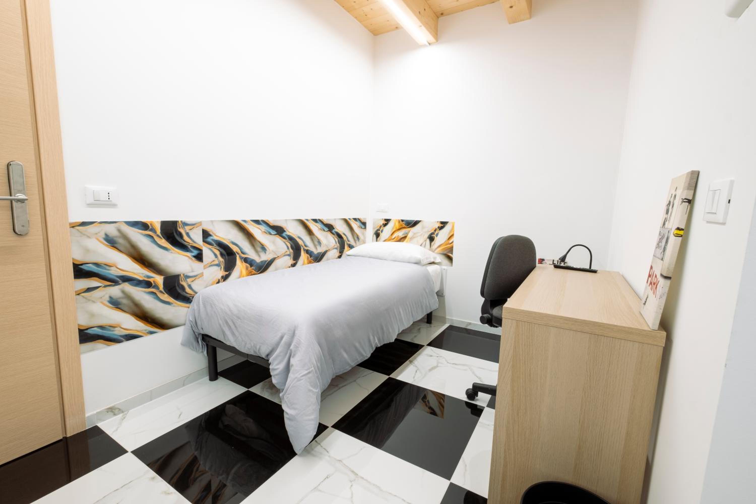 Large Single Room photo 3