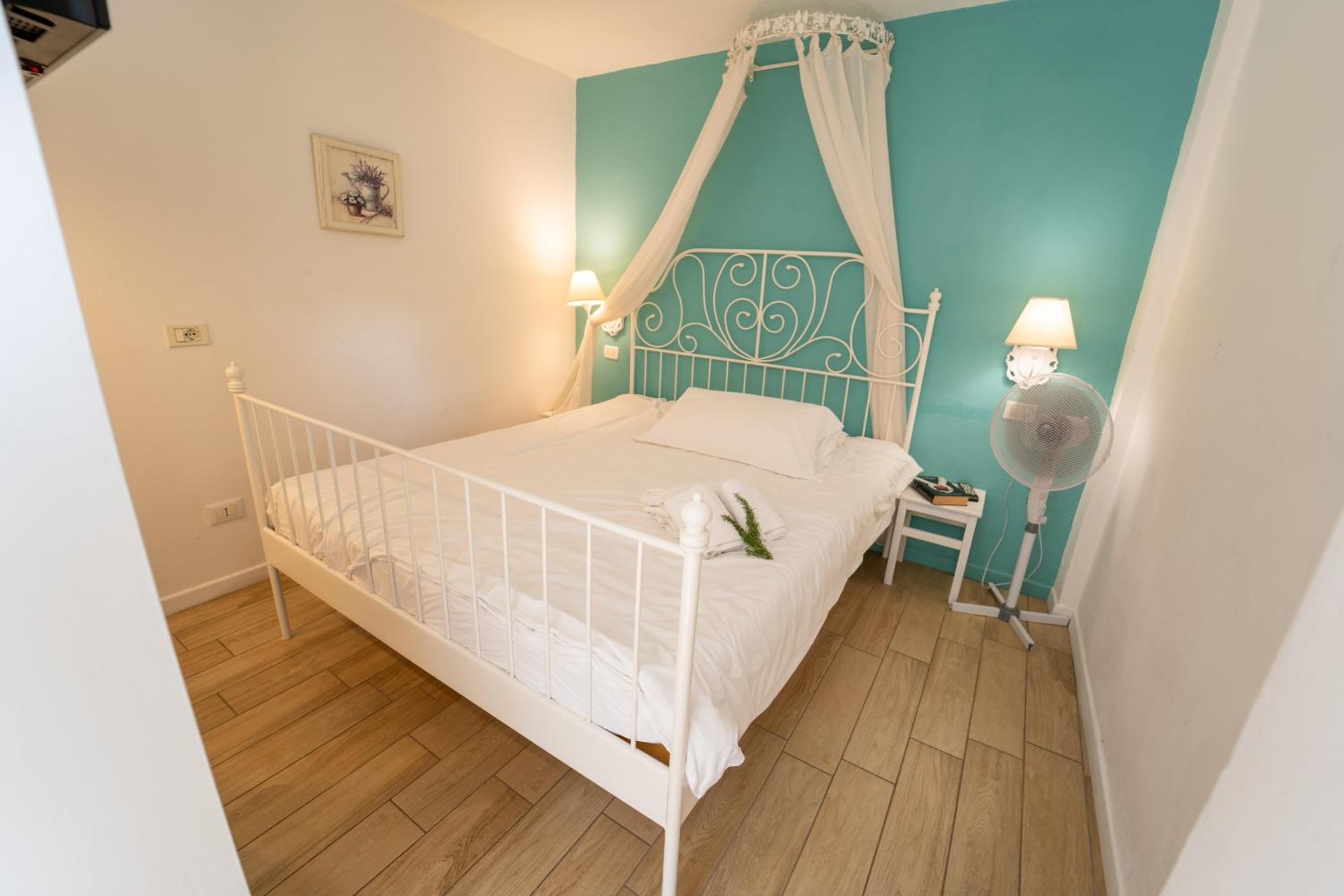 Studio with Shared Bathroom