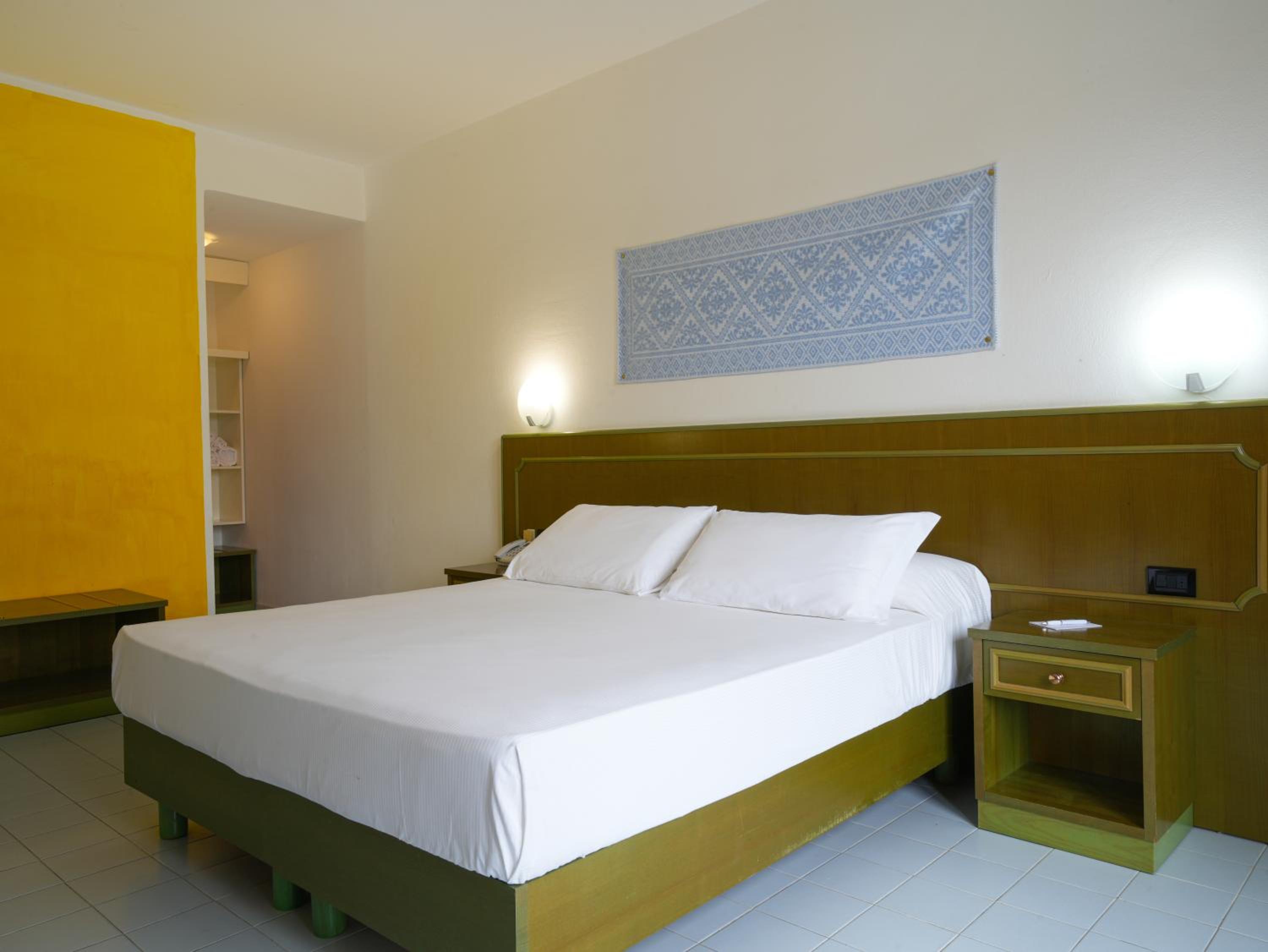 Standard Double or Twin Room - Photo 2