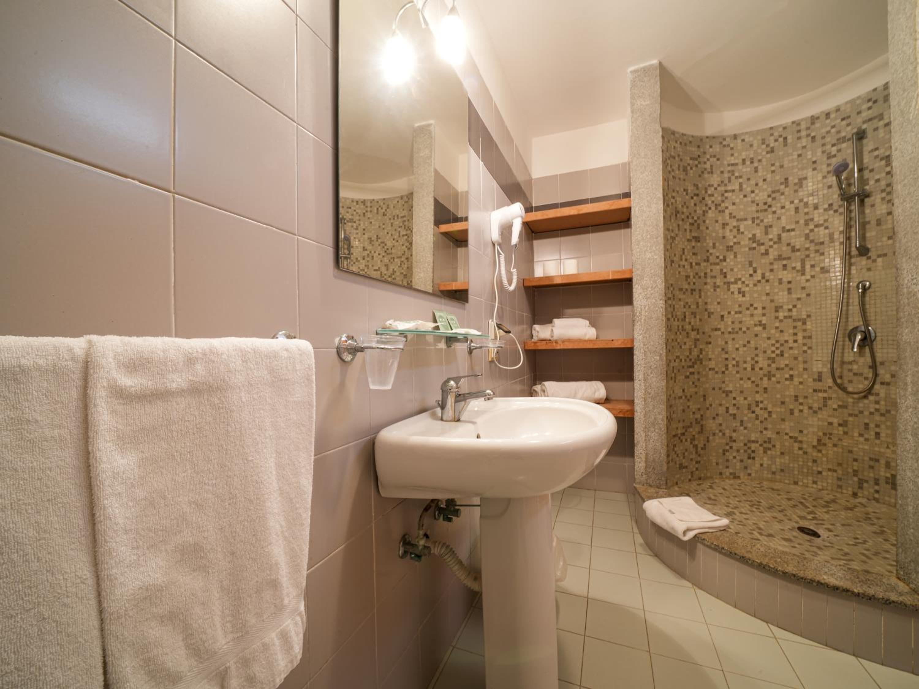 Duplex Quadruple Room - Photo 4