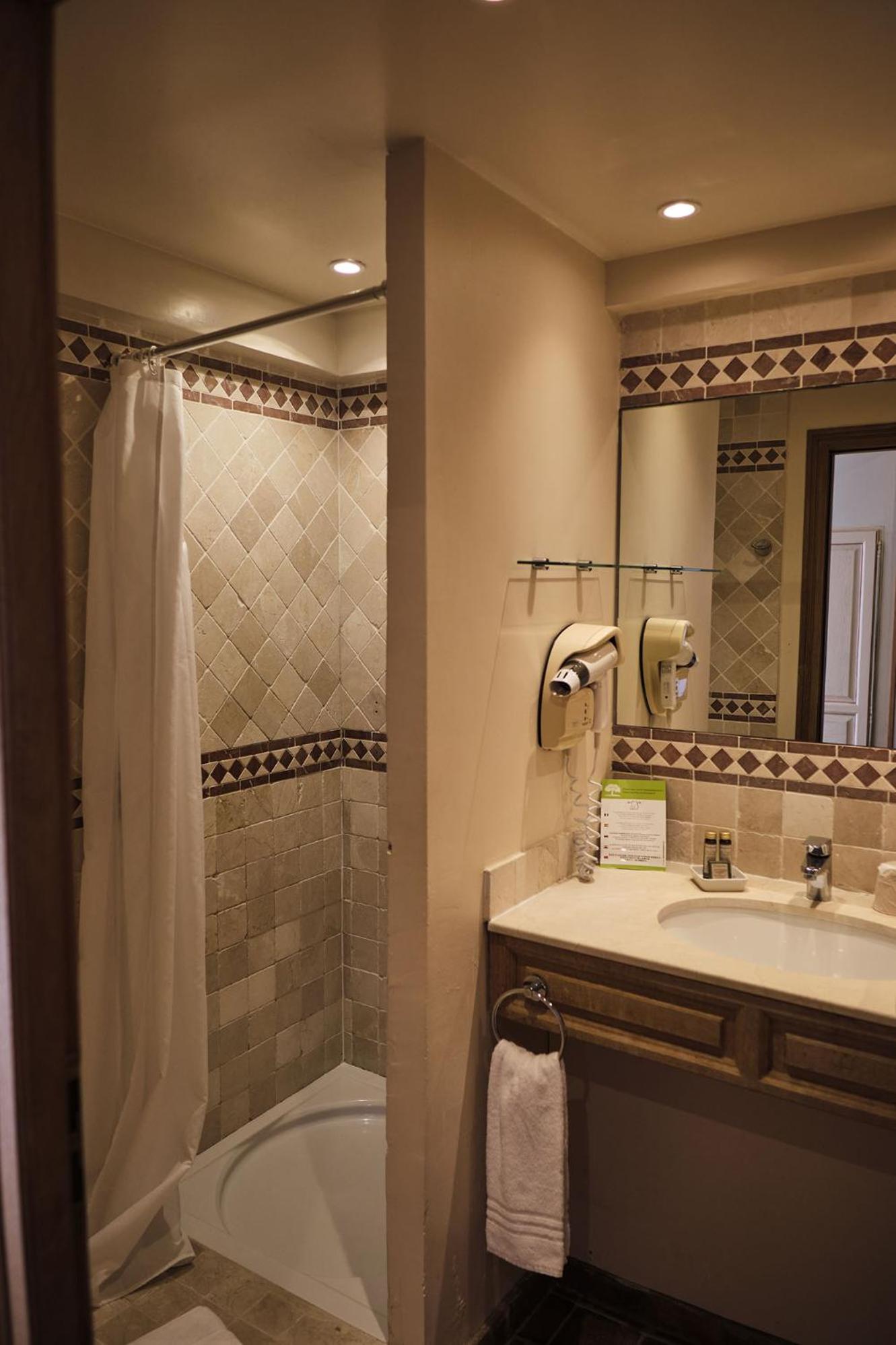 Superior Double or Twin Room - Photo 4