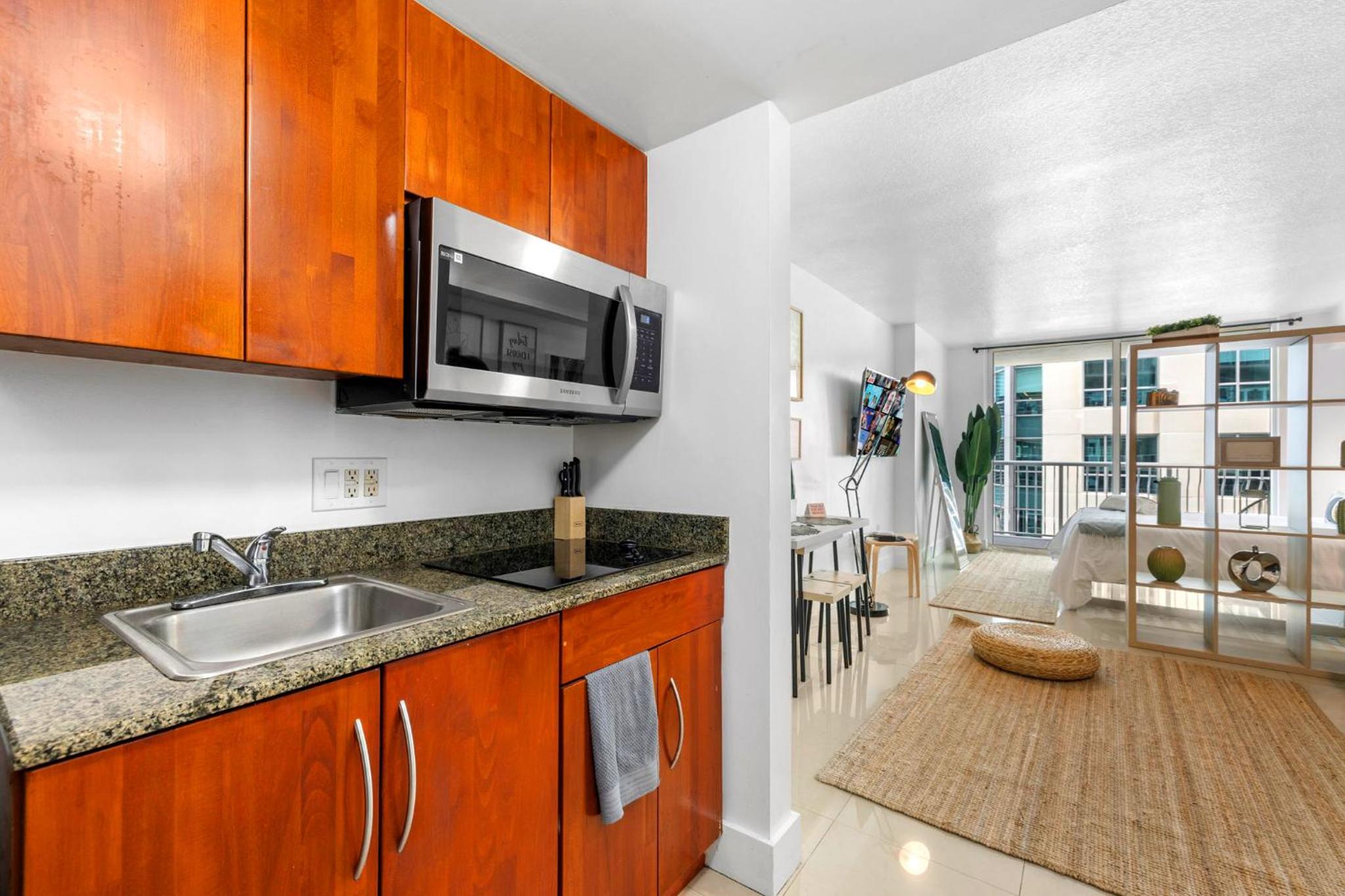Studio Apartment with Balcony photo 2