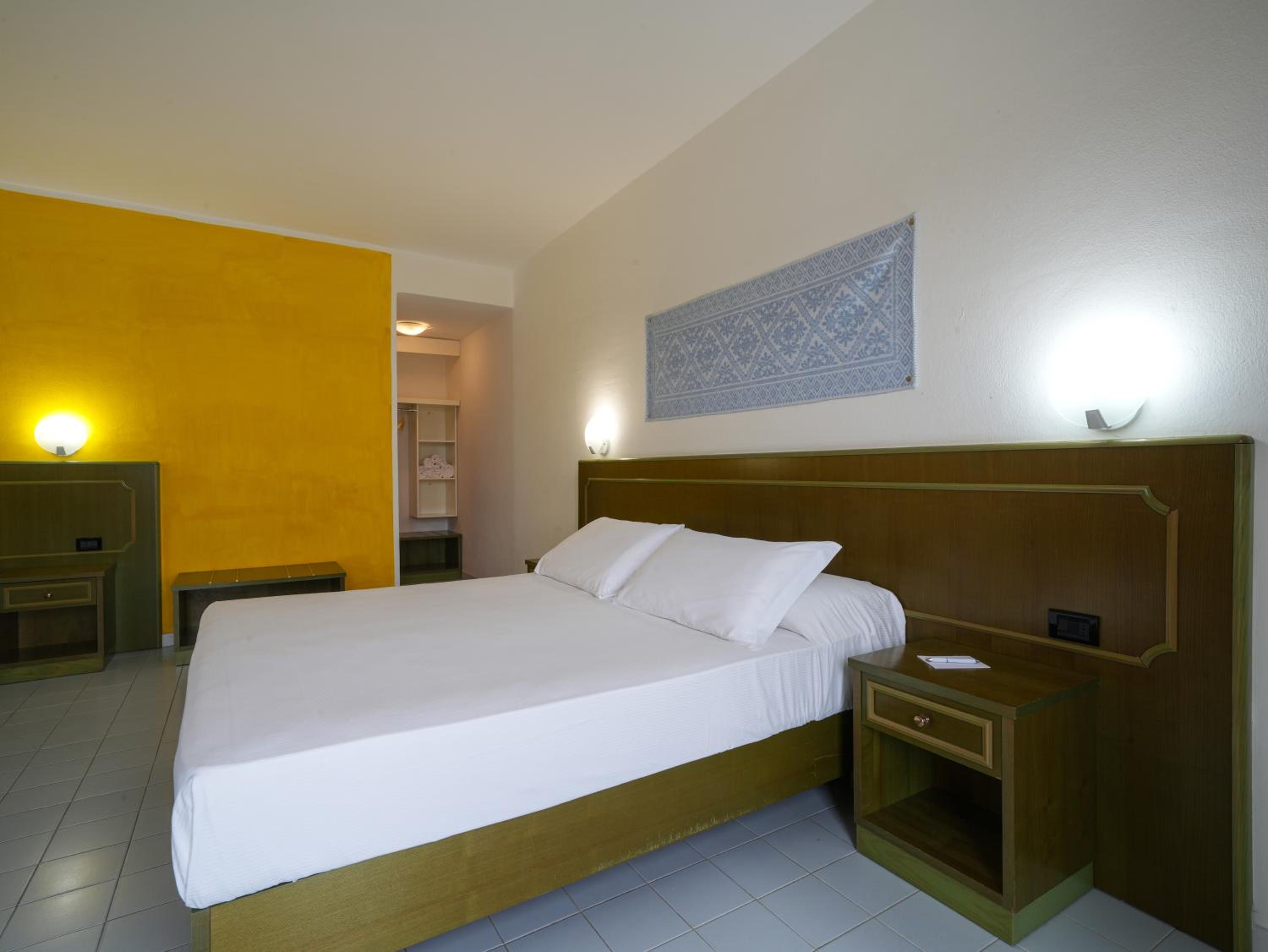 Standard Double or Twin Room - Photo 3