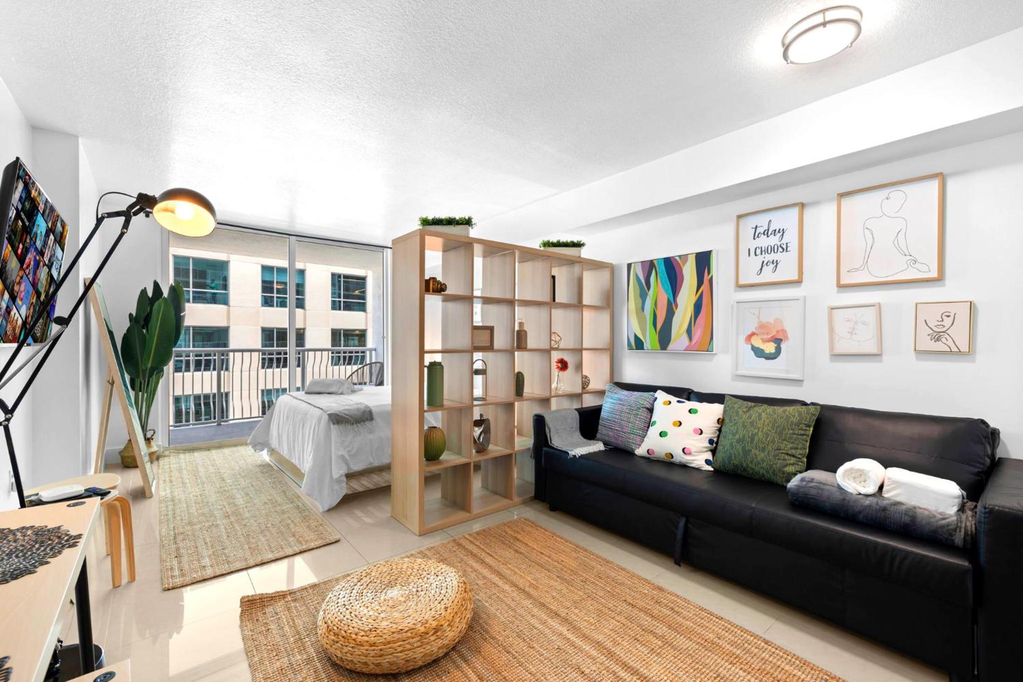 Studio Apartment with Balcony photo 1