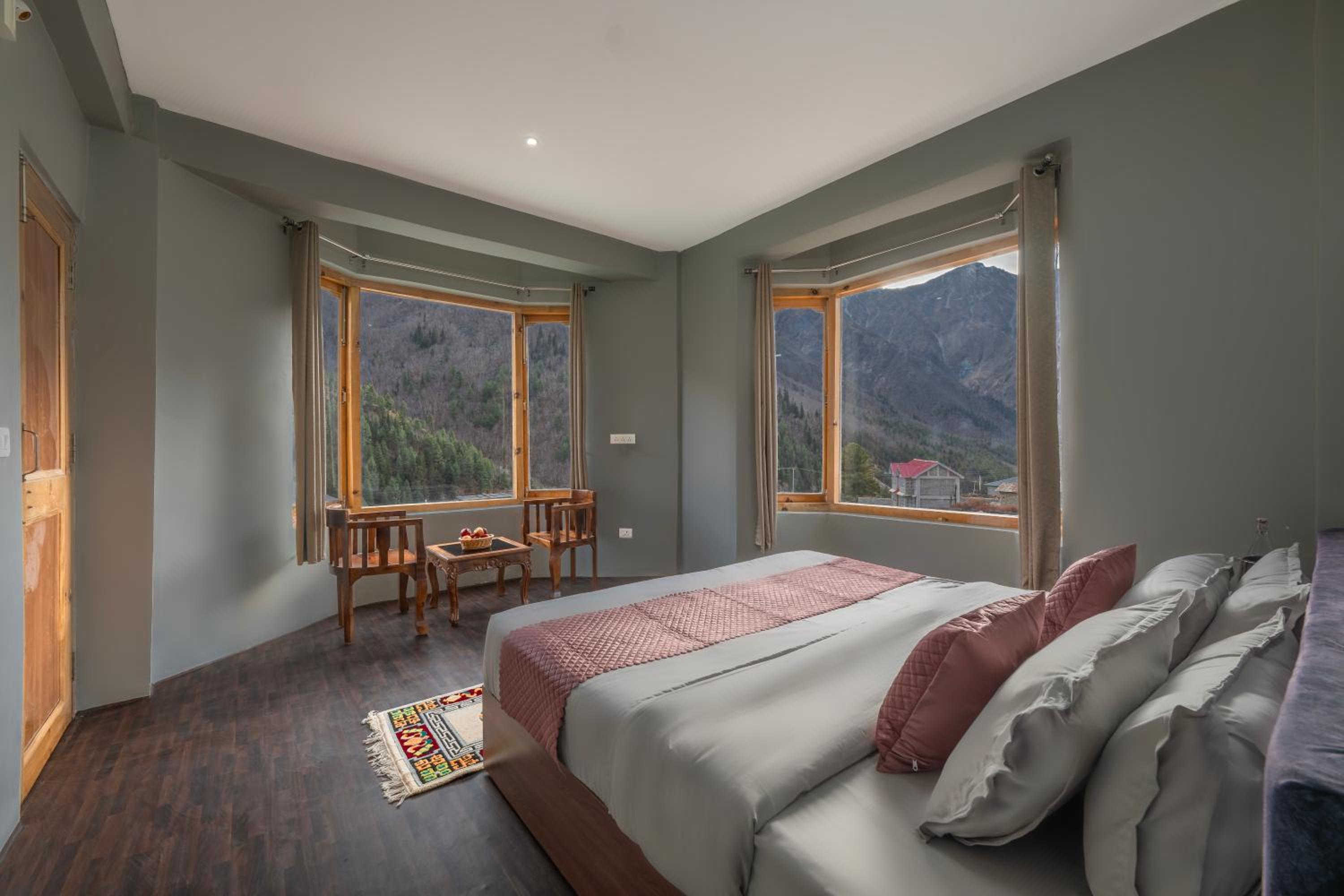 Double Room with Mountain View