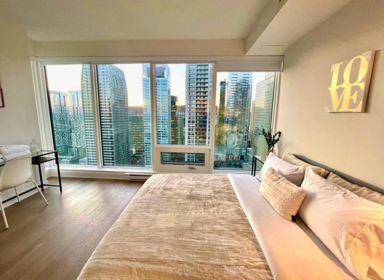 Deluxe One-Bedroom Apartment With City View
