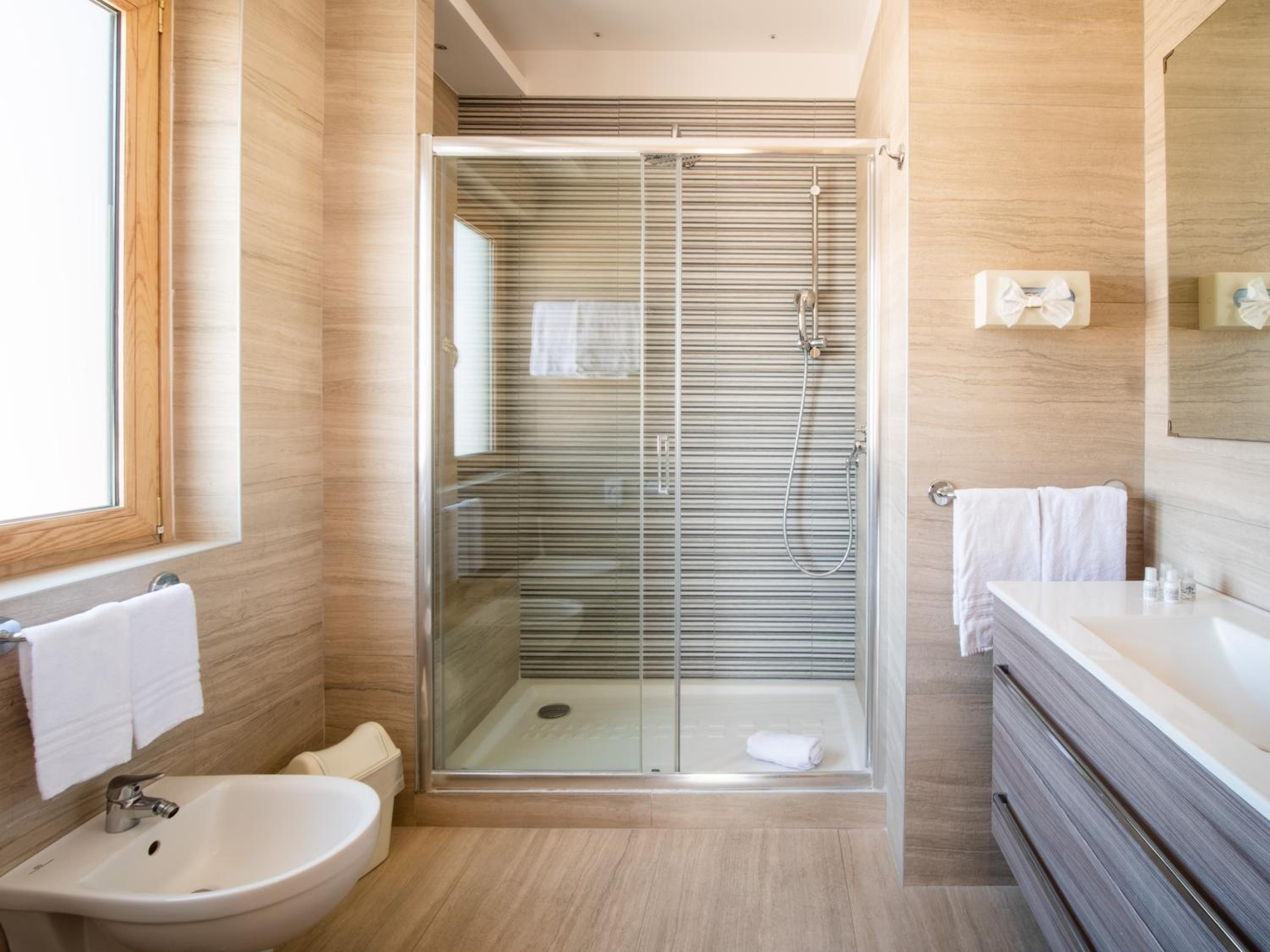 Superior Double or Twin Room - Photo 13