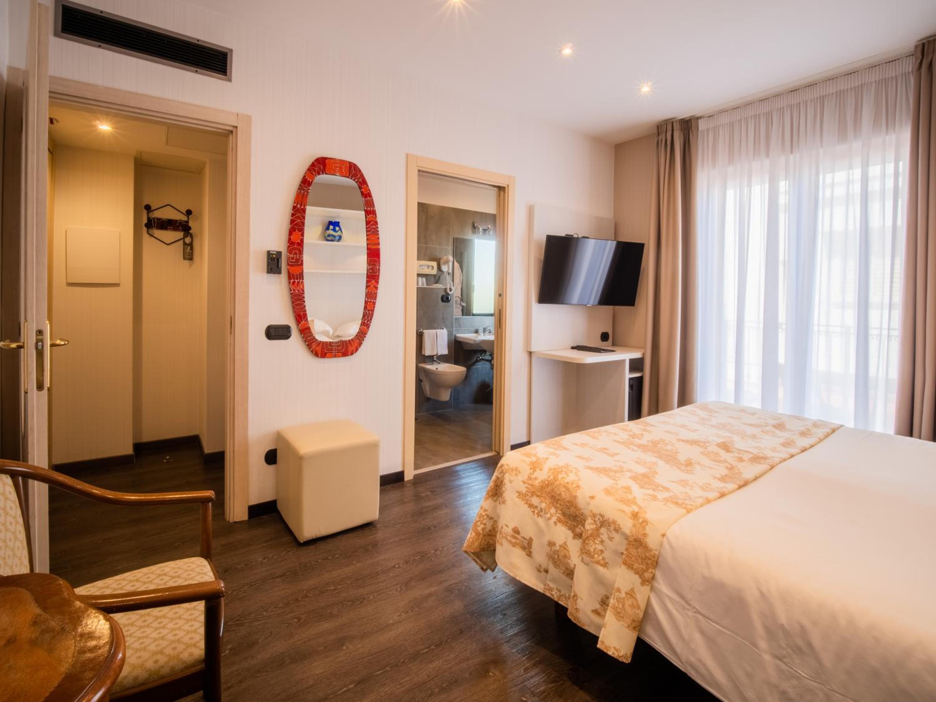 Superior Double or Twin Room - Photo 7