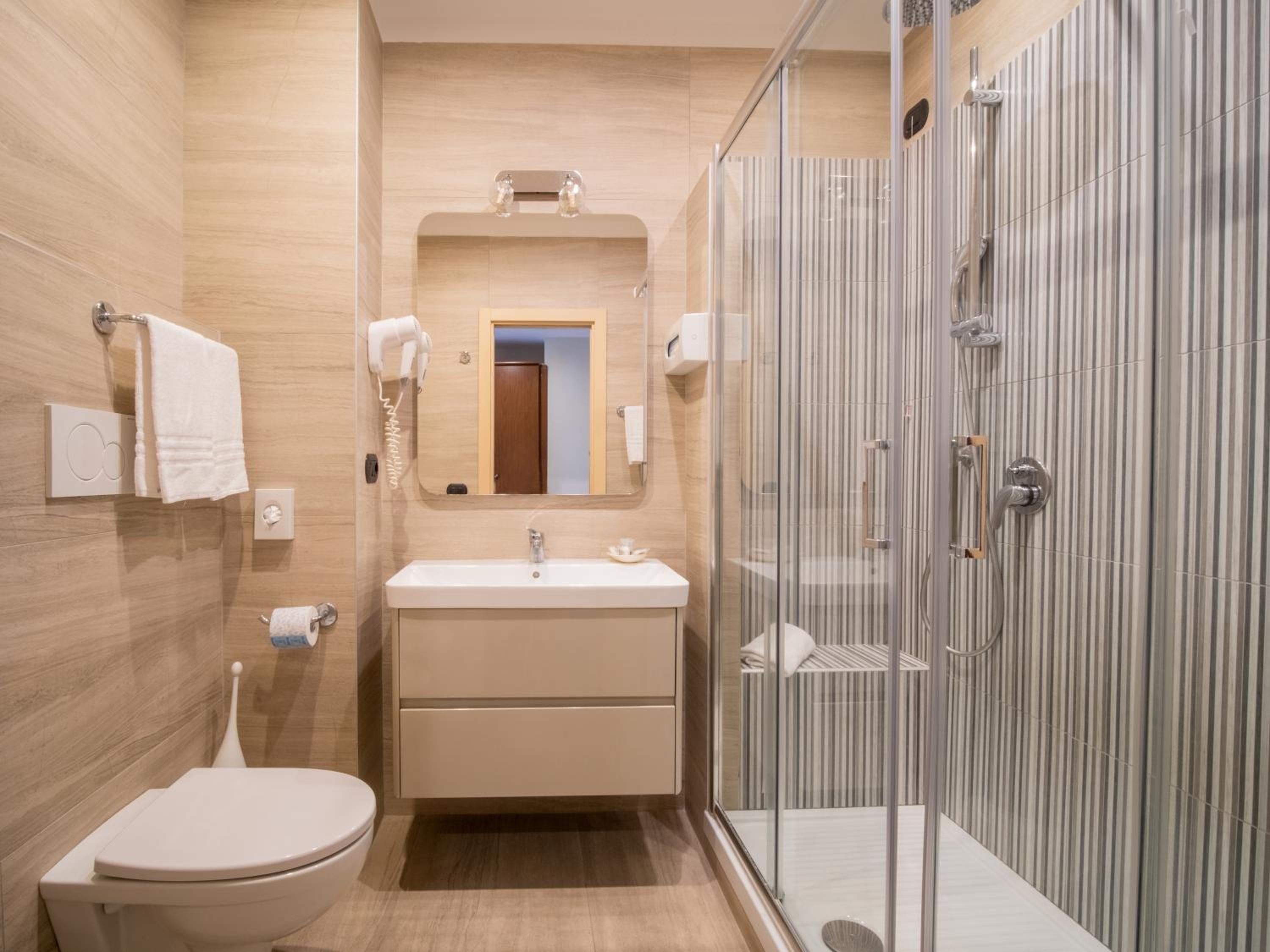 Superior Double or Twin Room - Photo 12