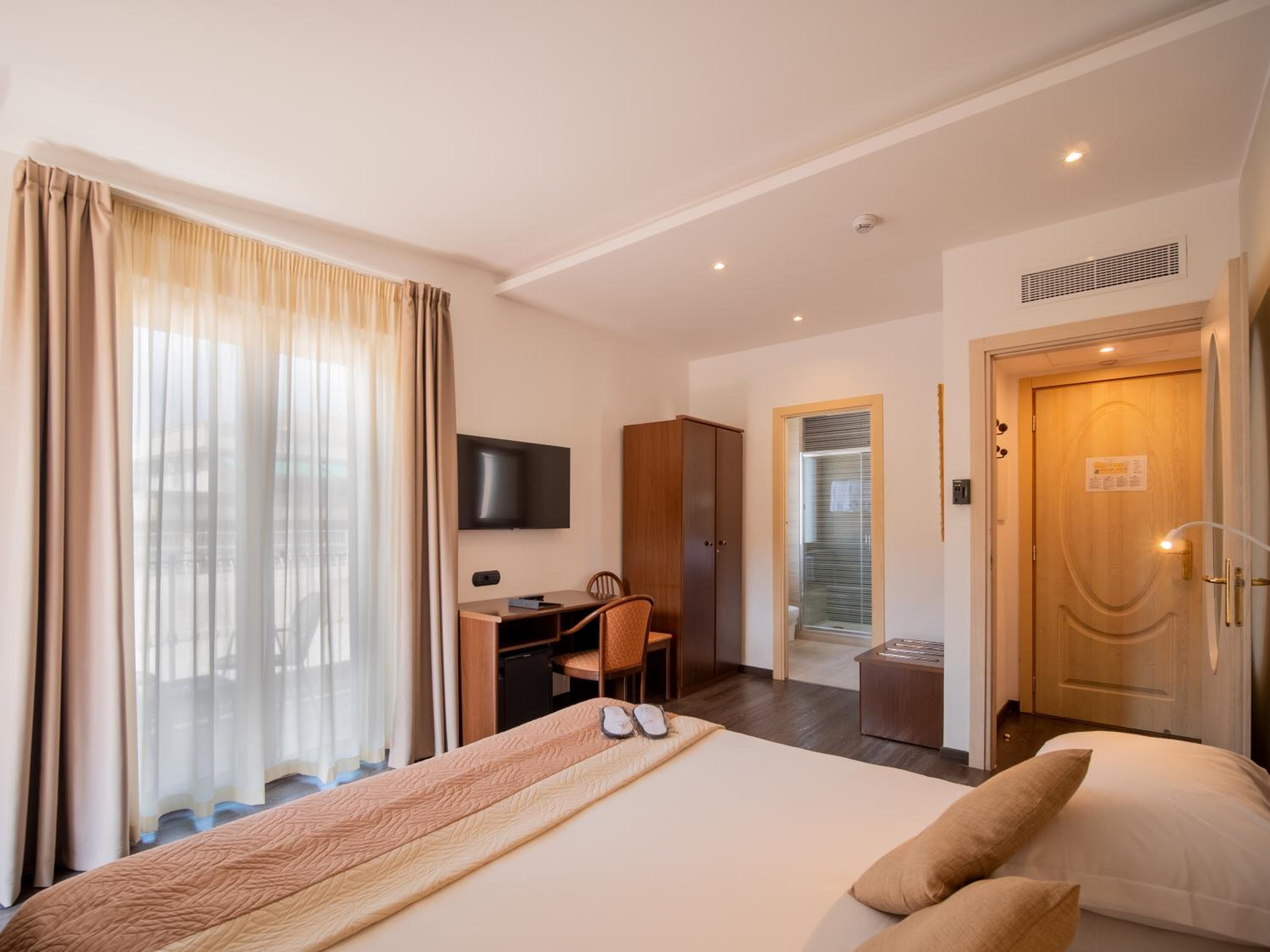 Superior Double or Twin Room - Photo 2