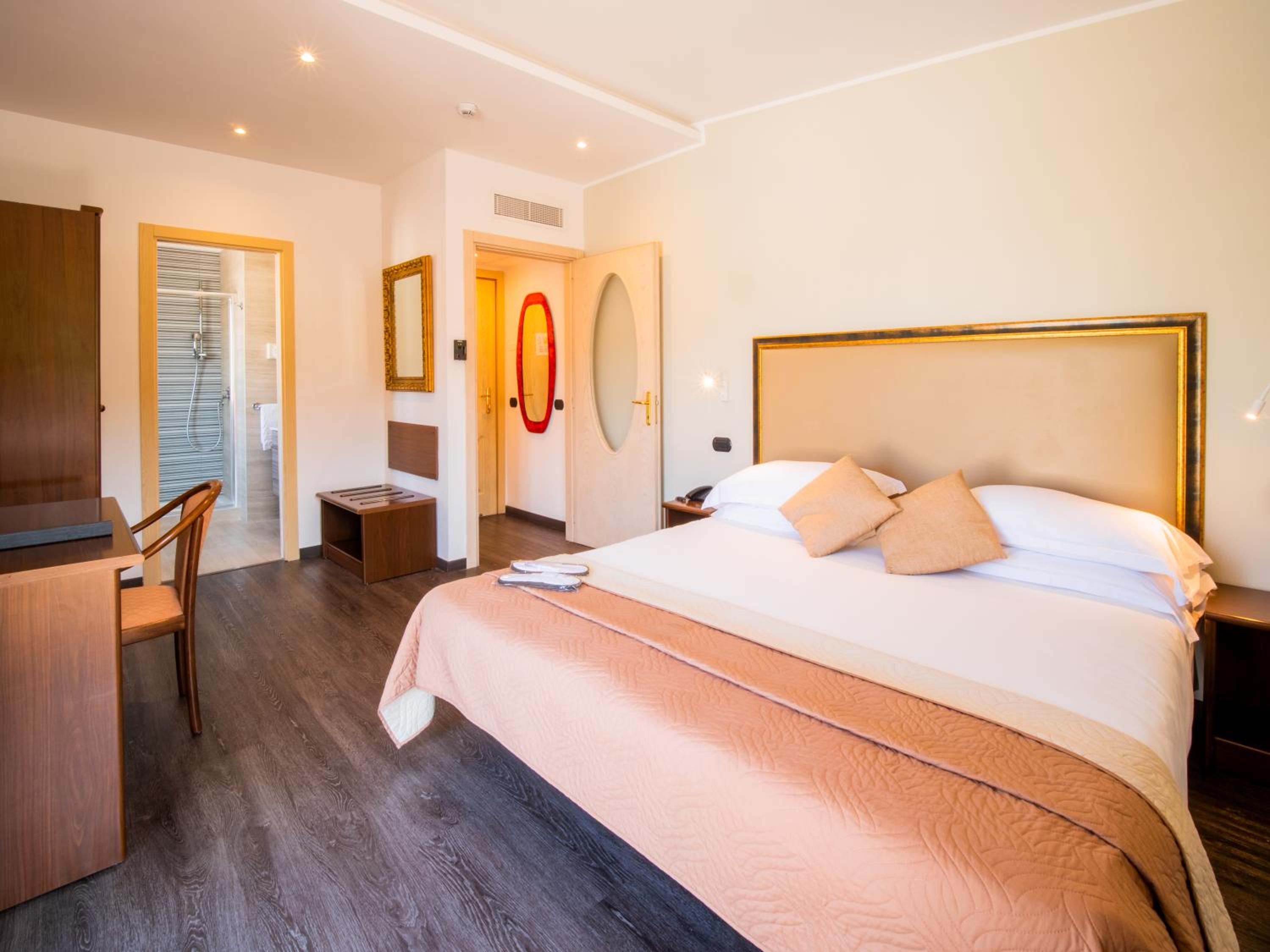 Superior Double or Twin Room - Photo 3