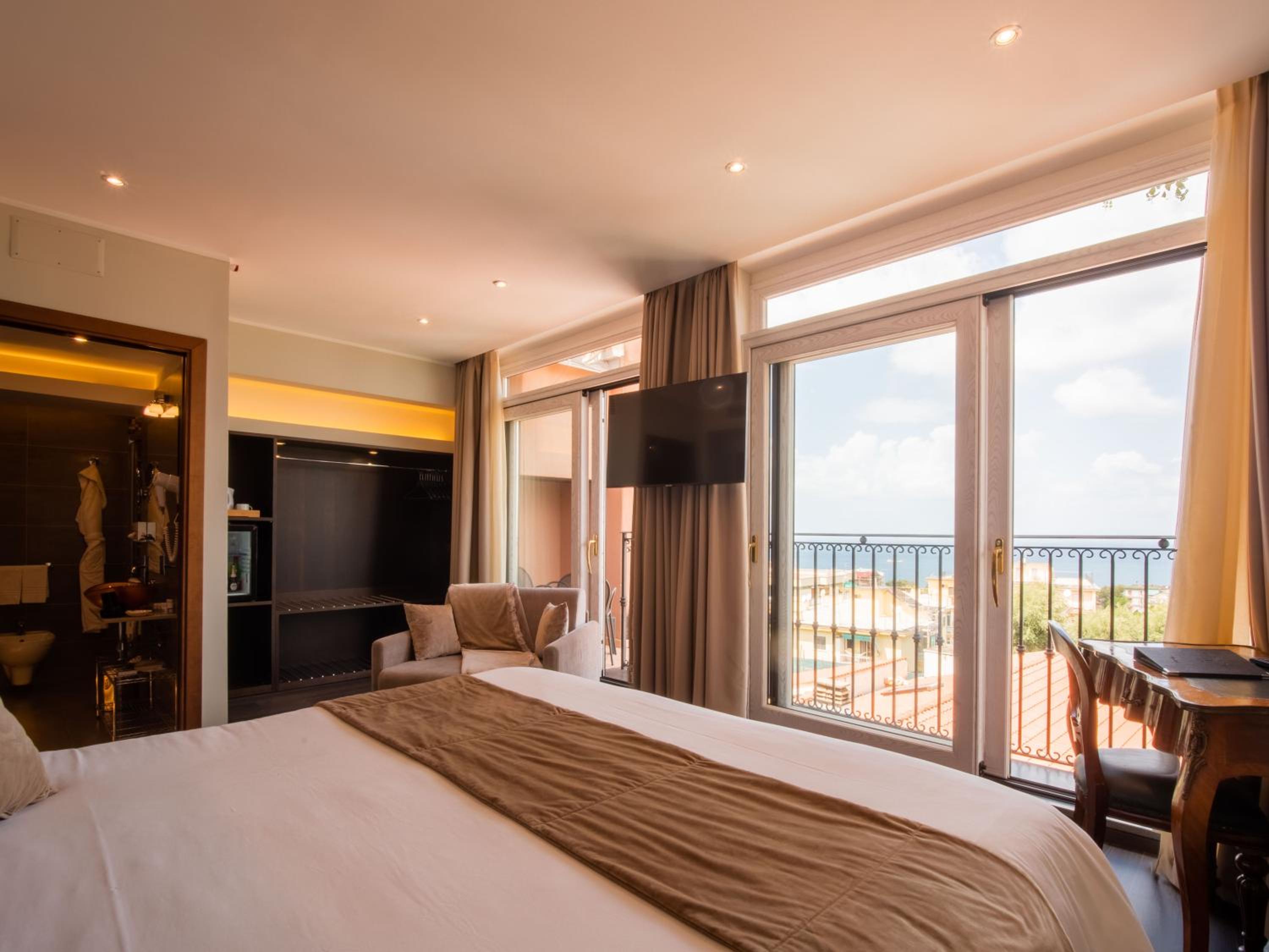 Deluxe Double or Twin Room