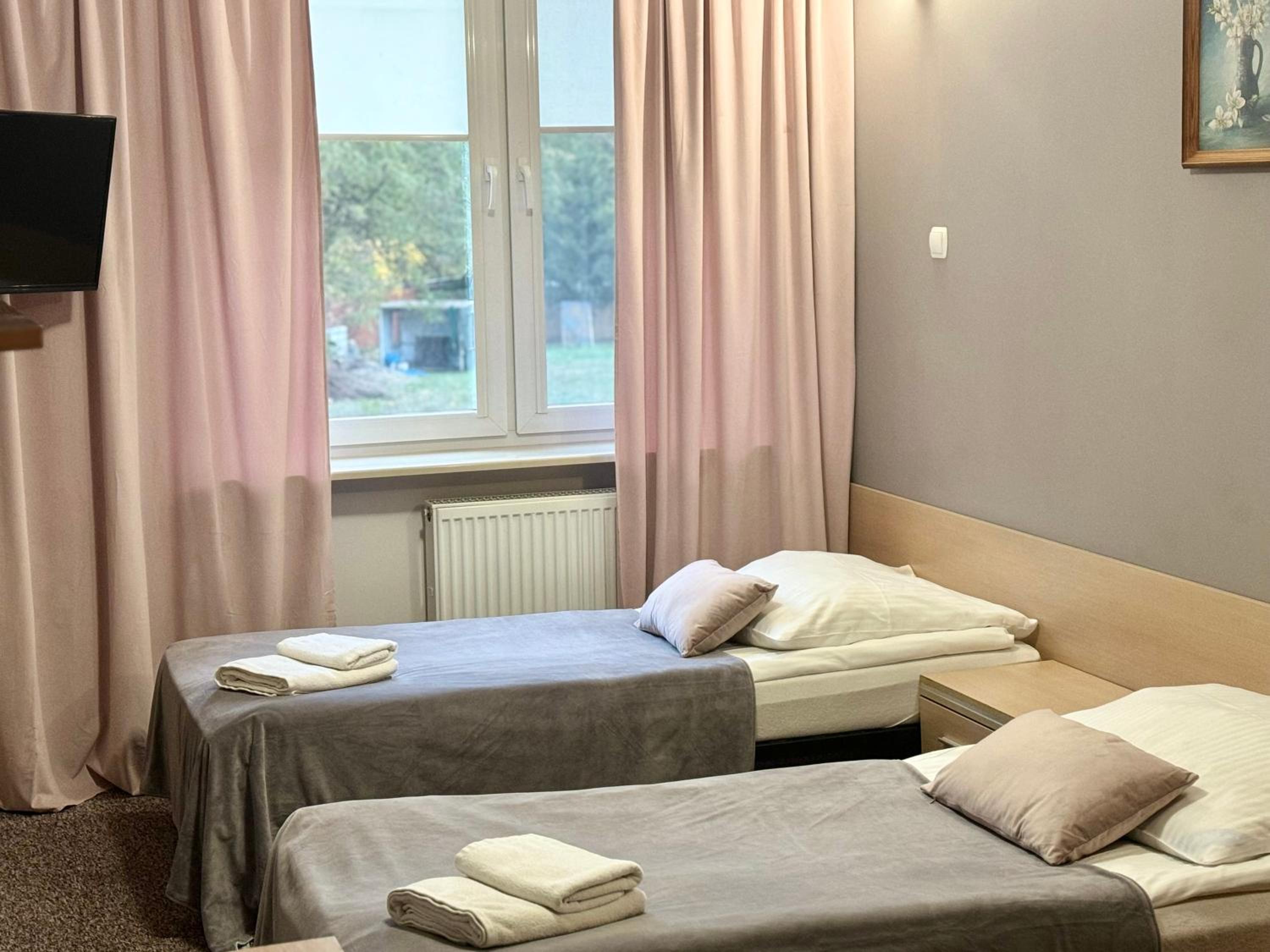 Twin Room - Photo 14