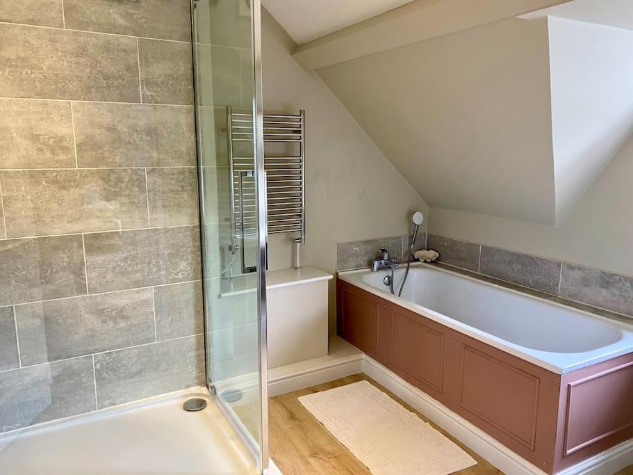 Three-Bedroom House photo 3