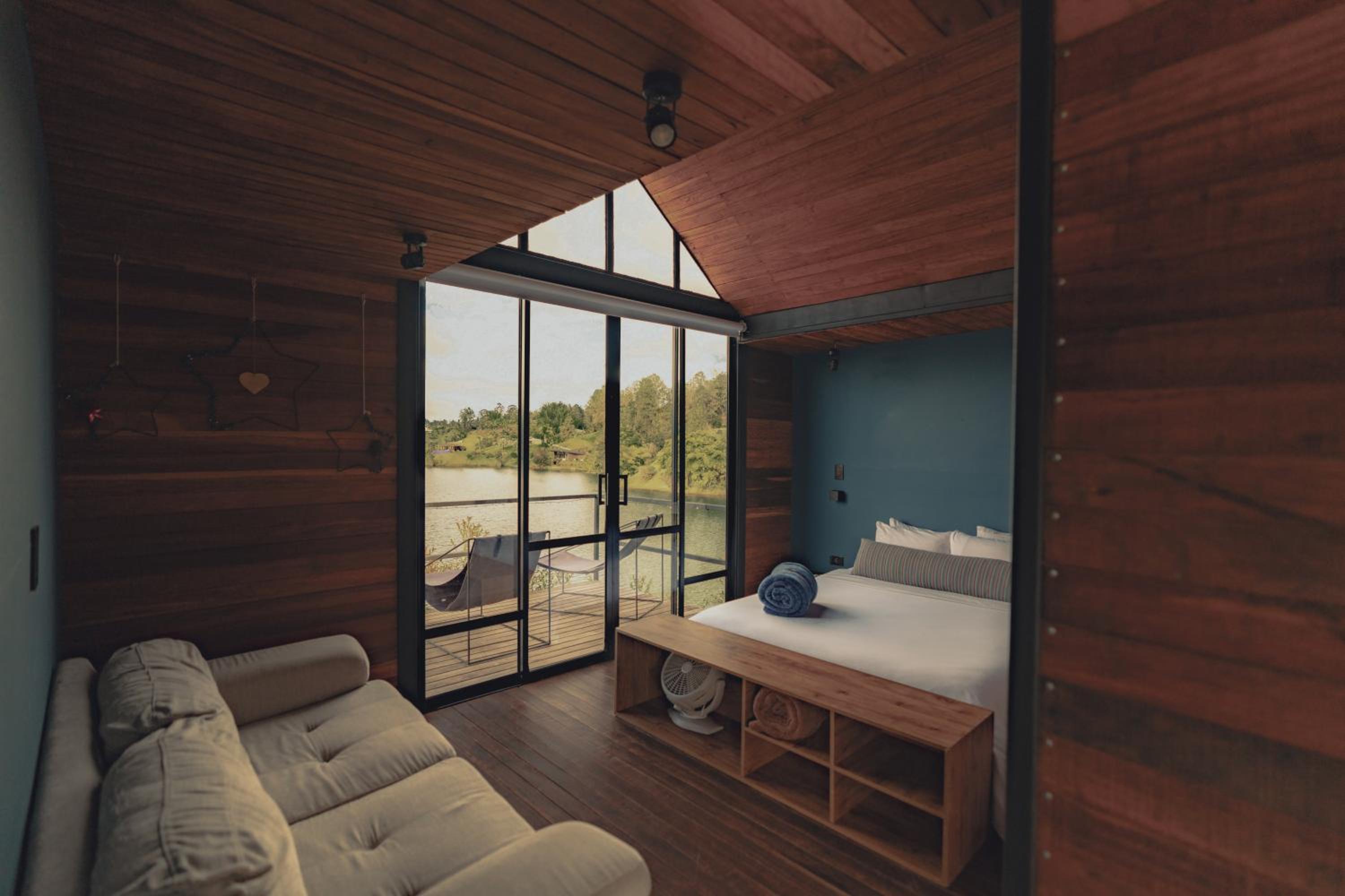 Family Room with Lake View photo 2