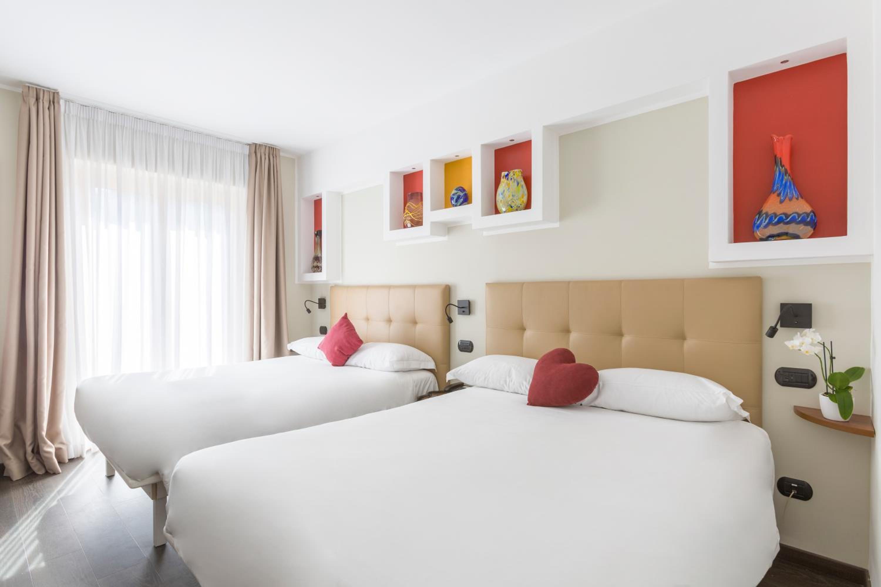 Quadruple Room thumbnail 6