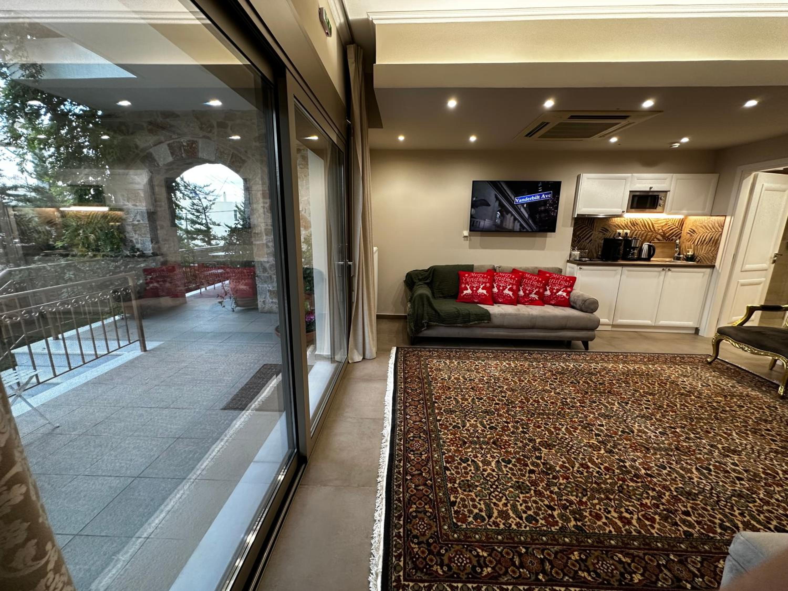 Deluxe King Suite