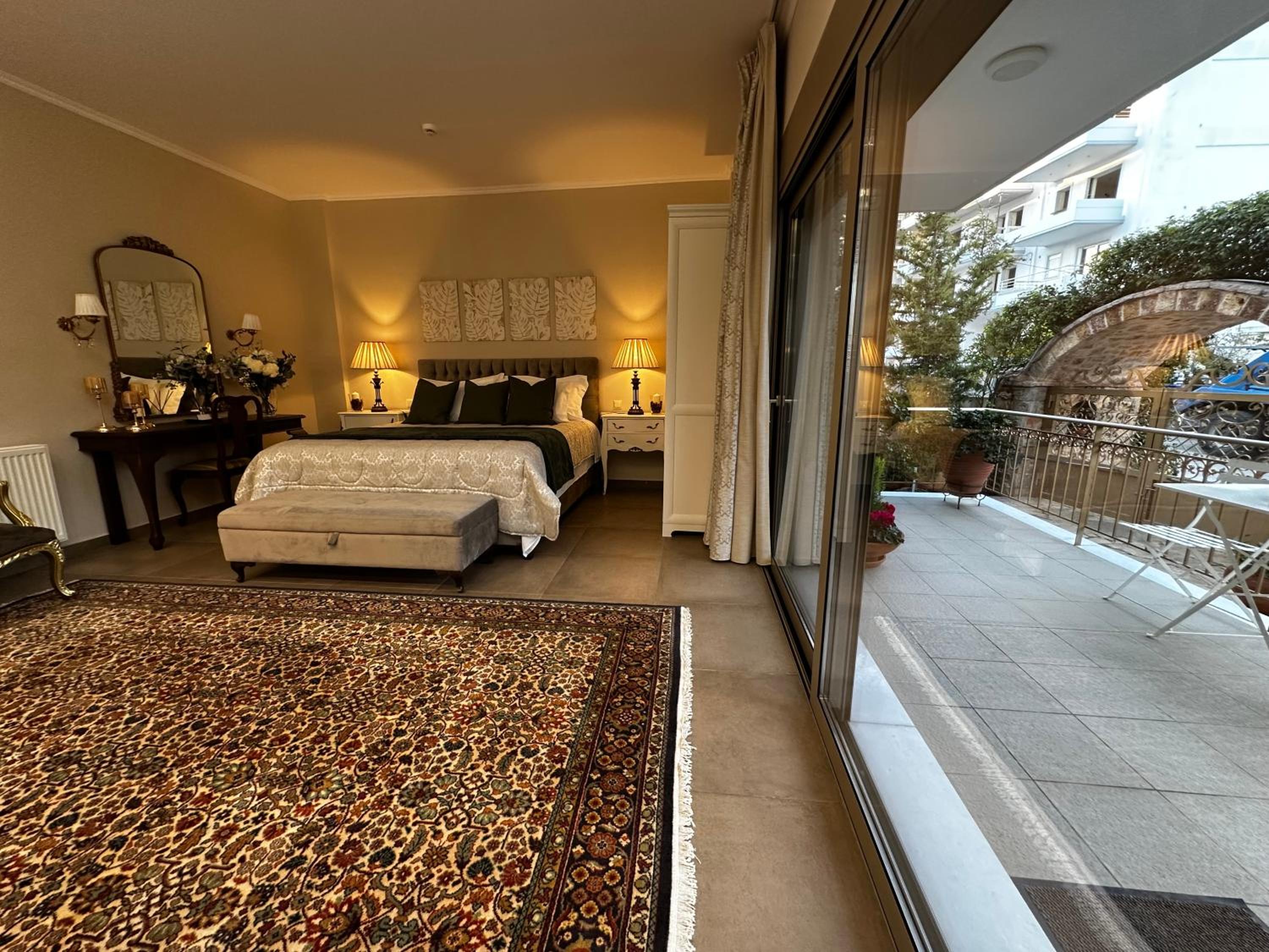 Deluxe King Suite photo 2