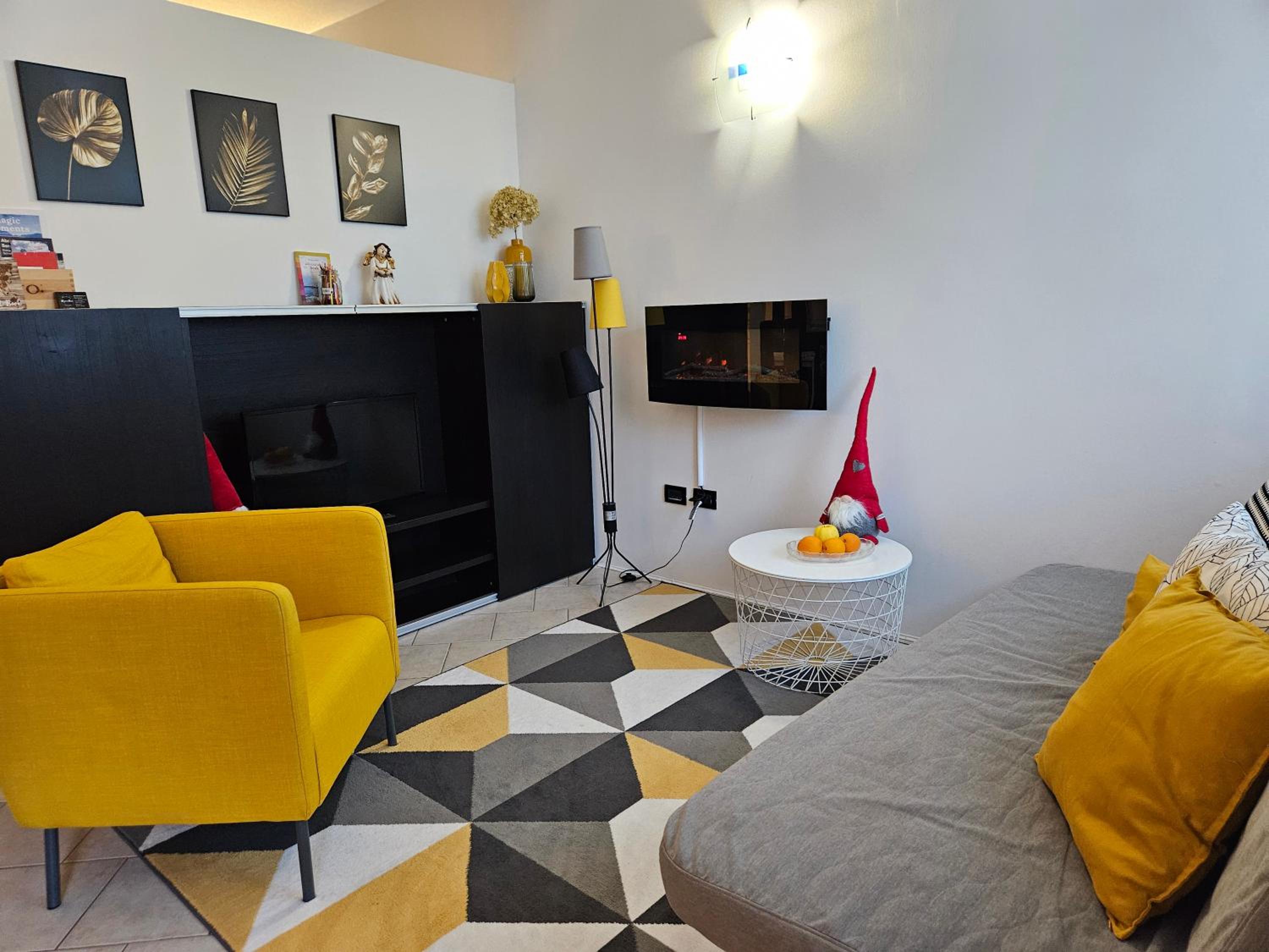 One-Bedroom Apartment photo 1