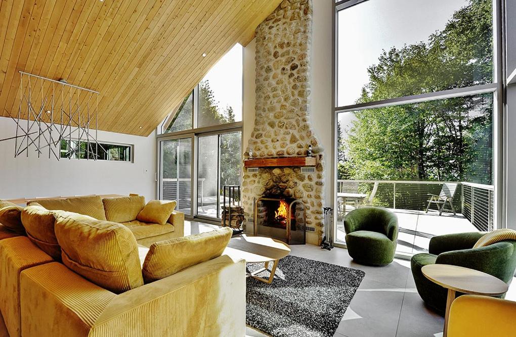 Five-Bedroom House photo 1