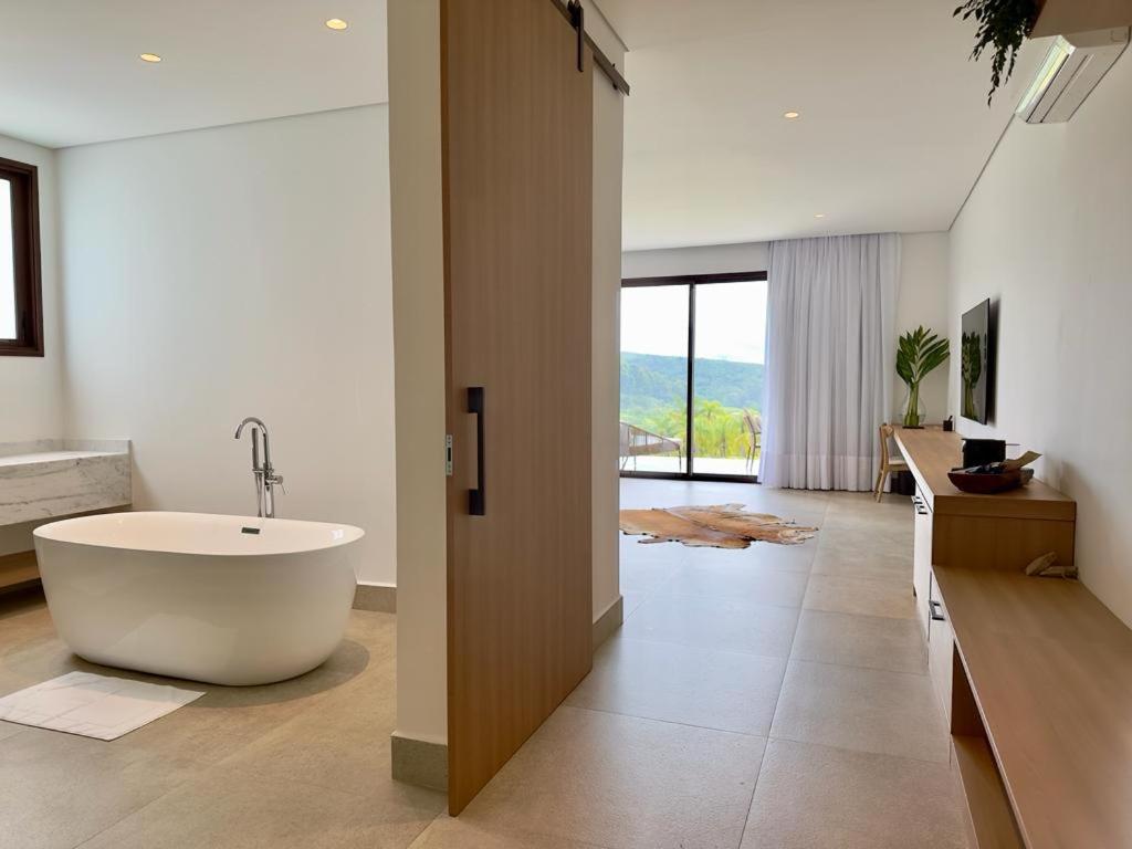 Suite - Photo 3