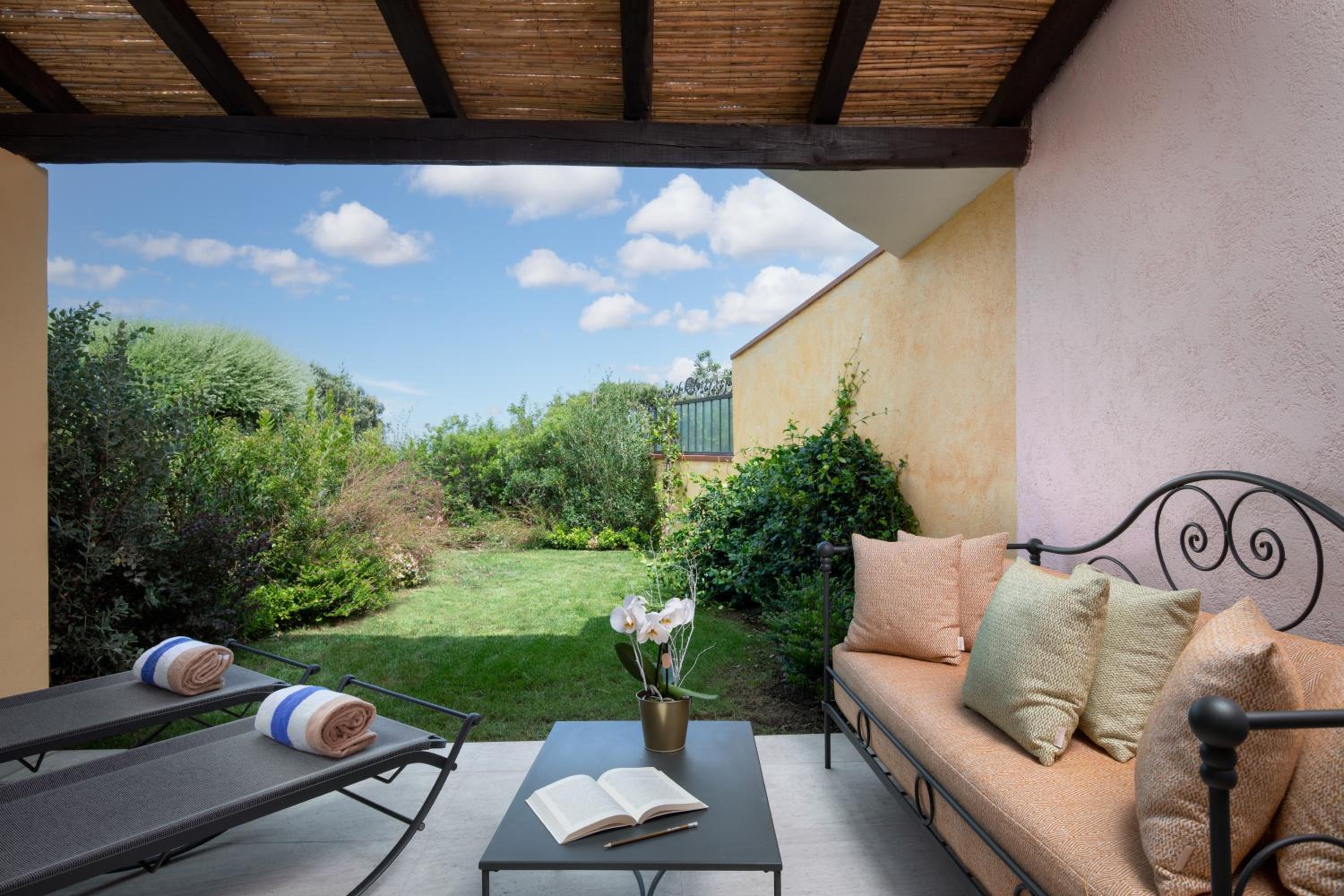 Suite with Garden View - Photo 3