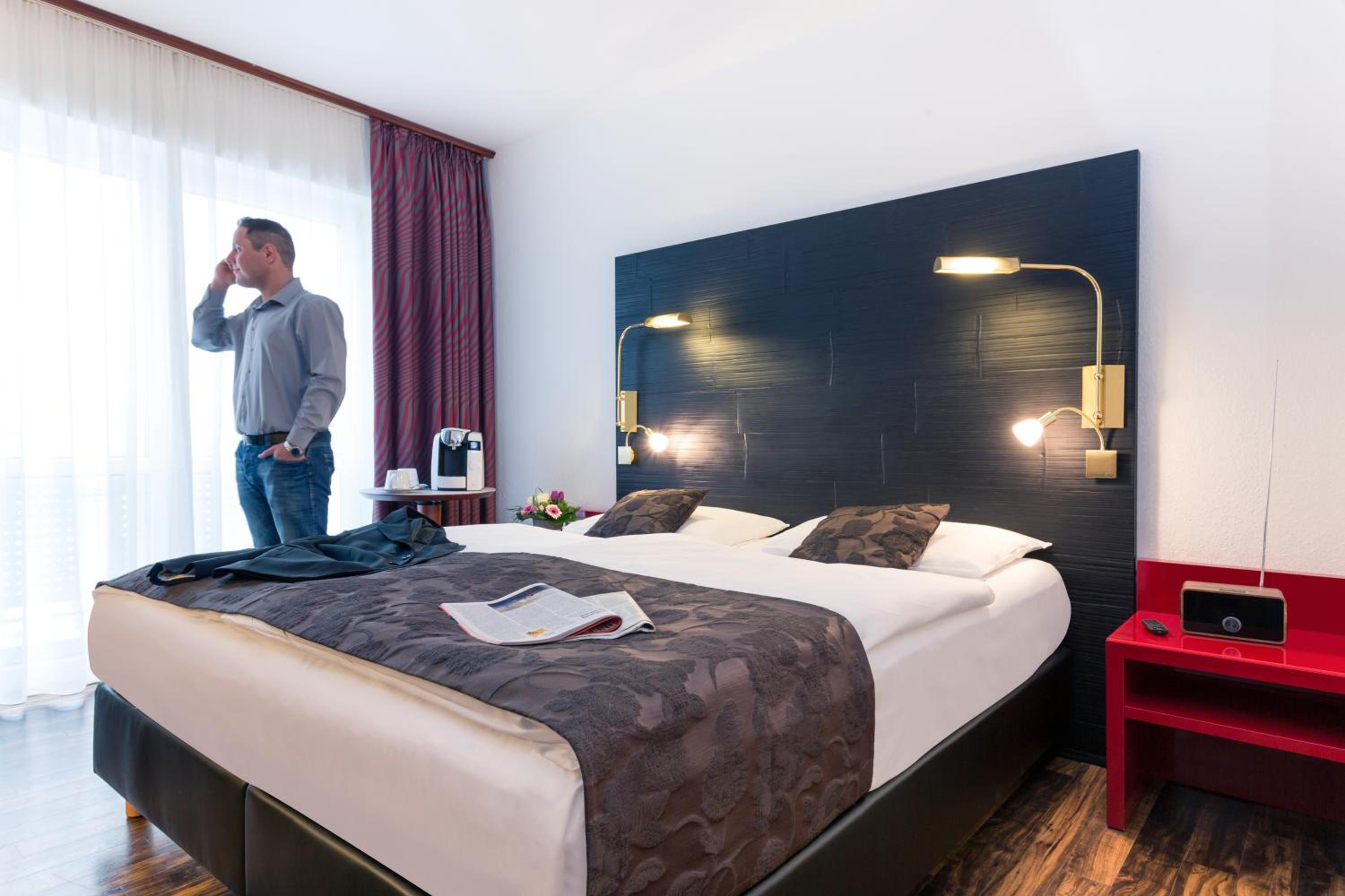 Classic King Room with Courtyard View - Photo 6