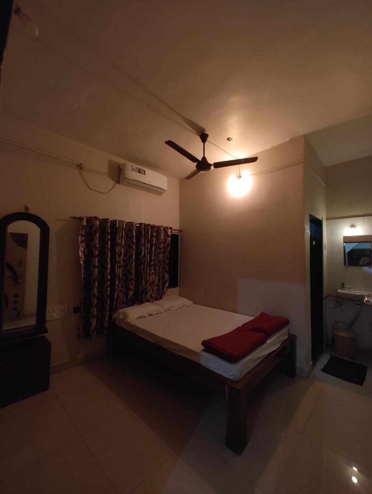 Standard Double Room With Two Double Beds photo 2