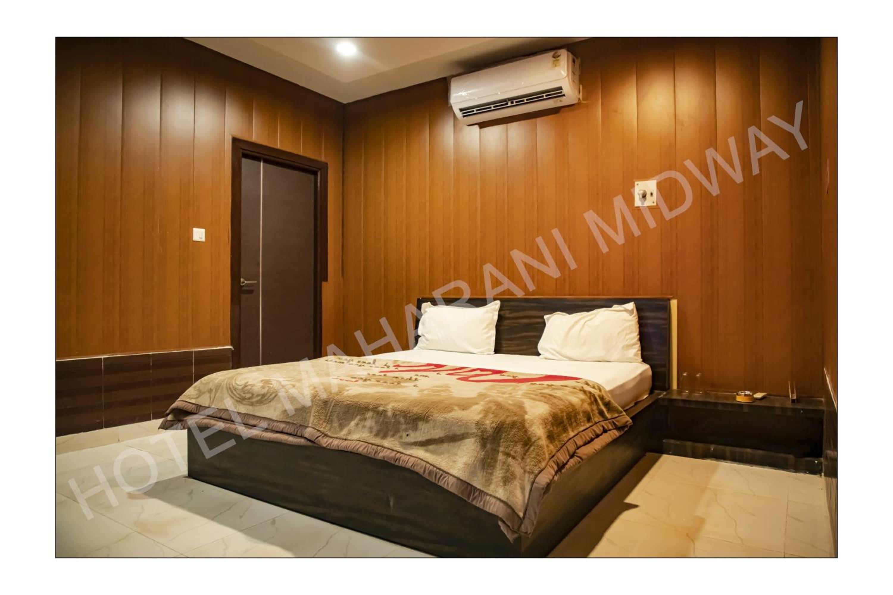 Deluxe Room (2 Adults + 1 Child) photo 1