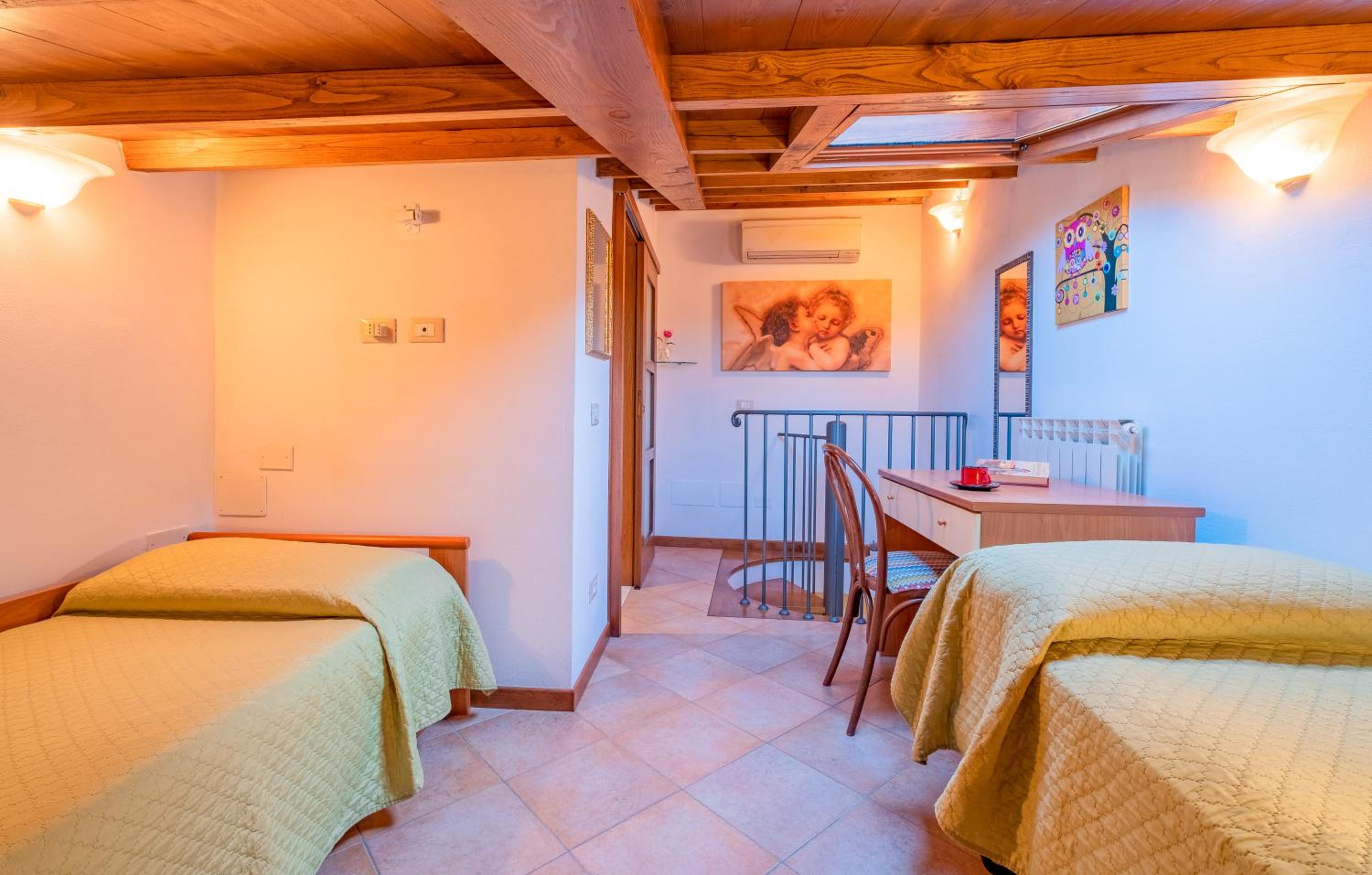 Two-Bedroom House - Photo 3