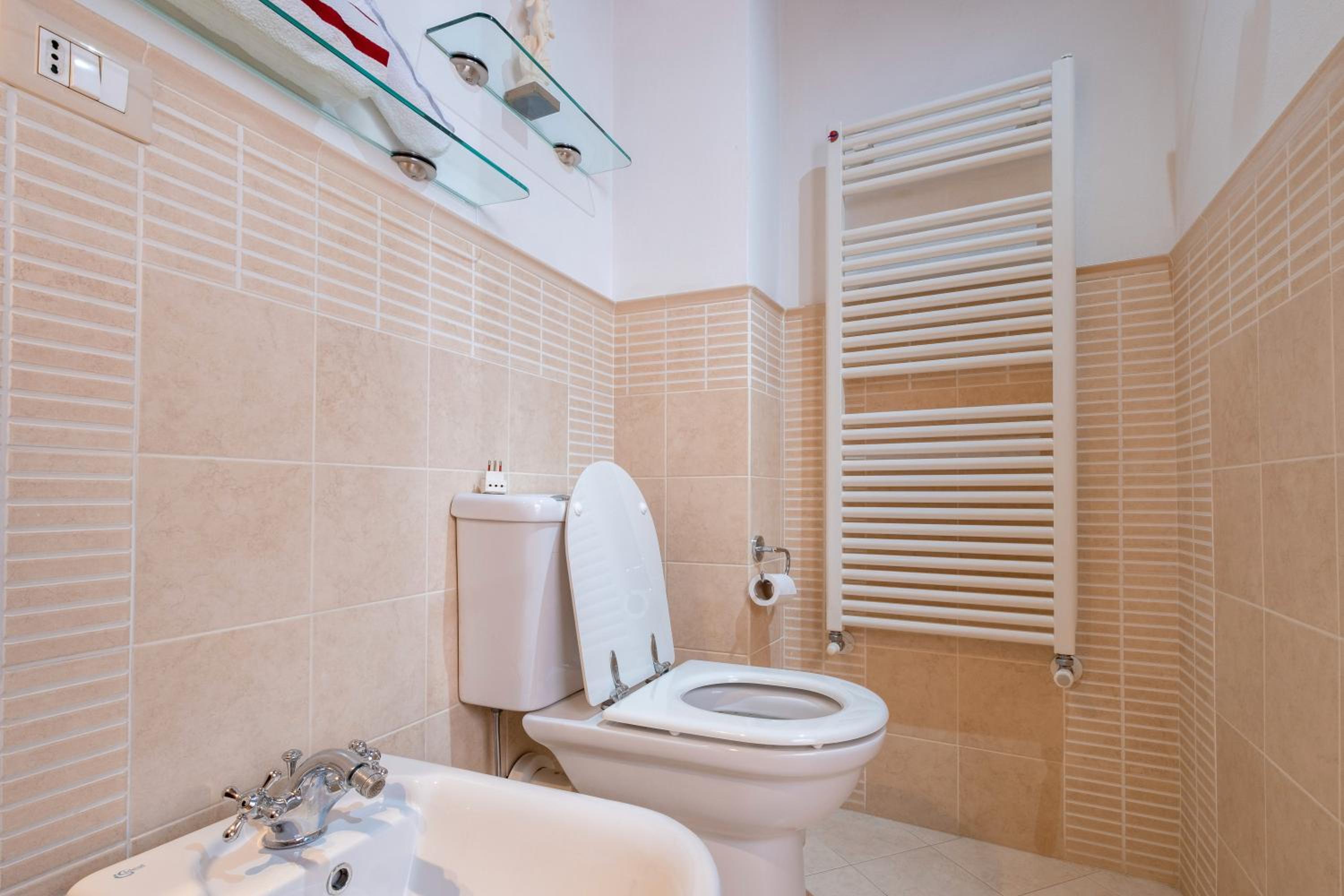 Two-Bedroom House - Photo 4