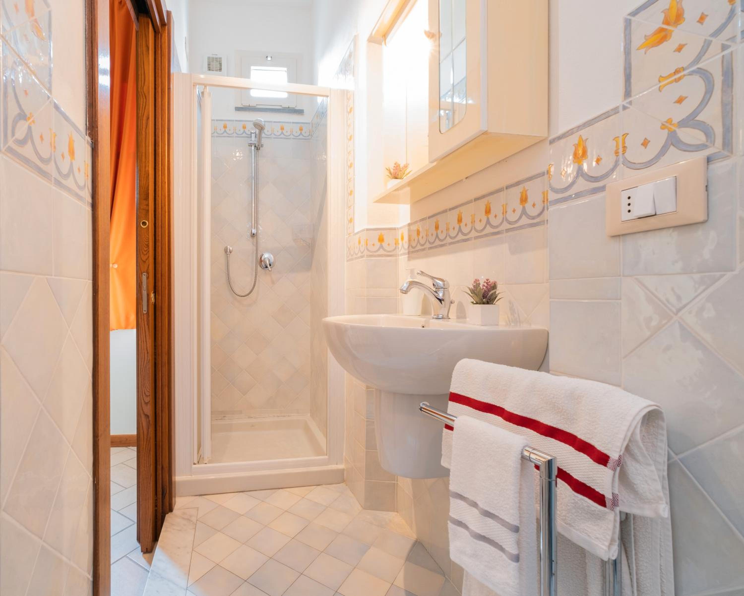 Two-Bedroom House - Photo 9