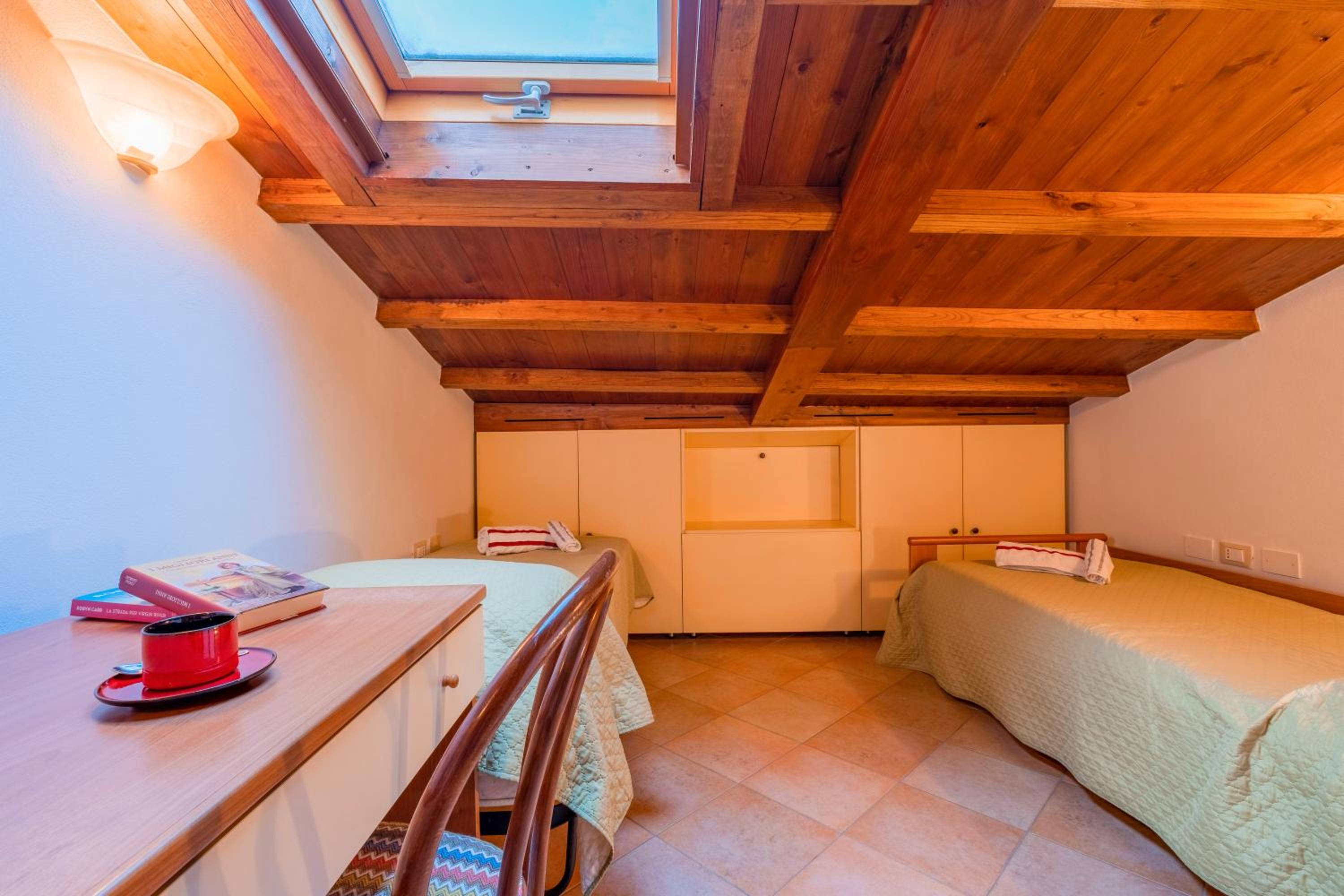 Two-Bedroom House - Photo 2