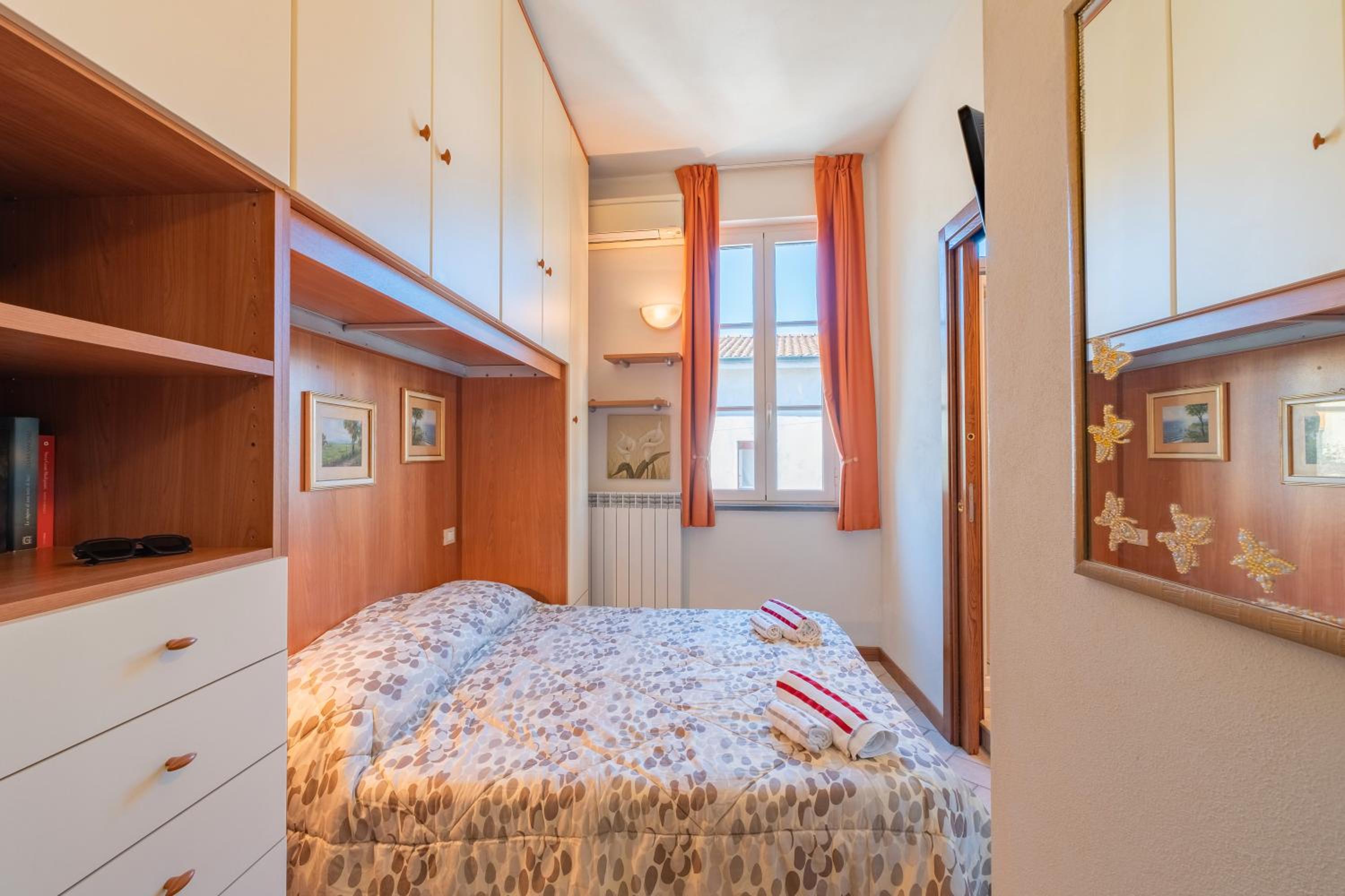 Two-Bedroom House - Photo 1