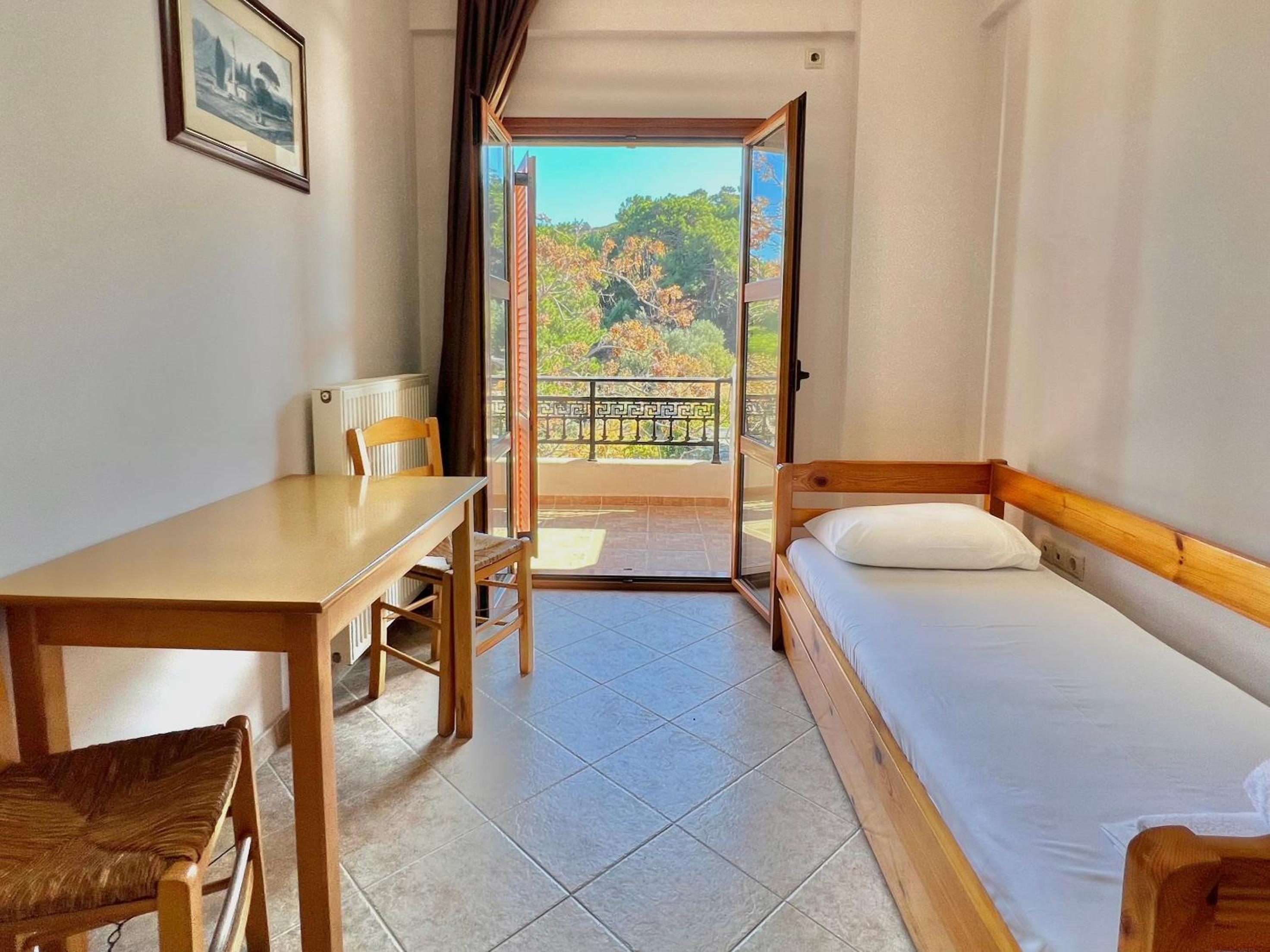 One-Bedroom Apartment with Garden View photo 3
