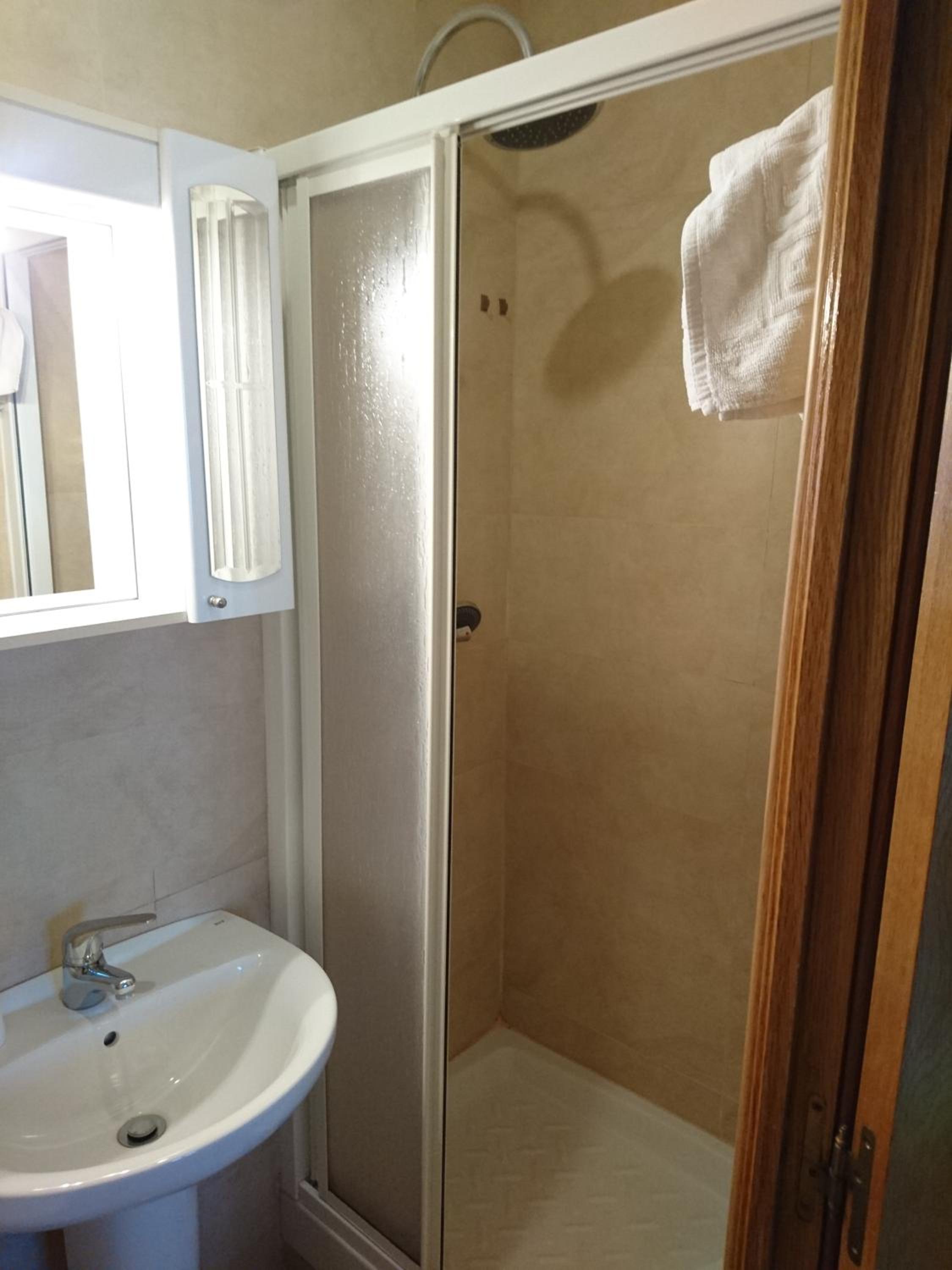 Triple Room - Photo 5